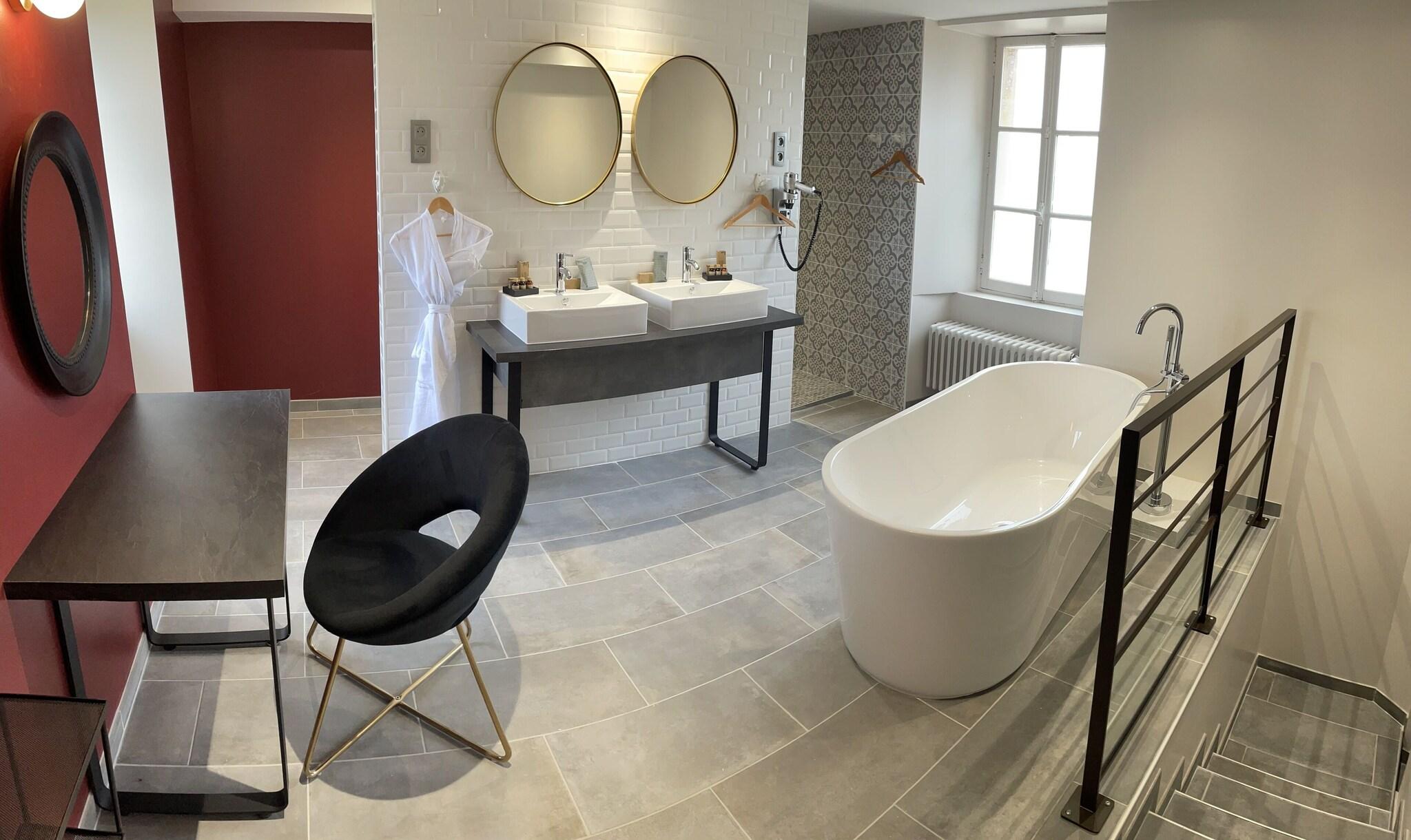 Double Deluxe King Bed