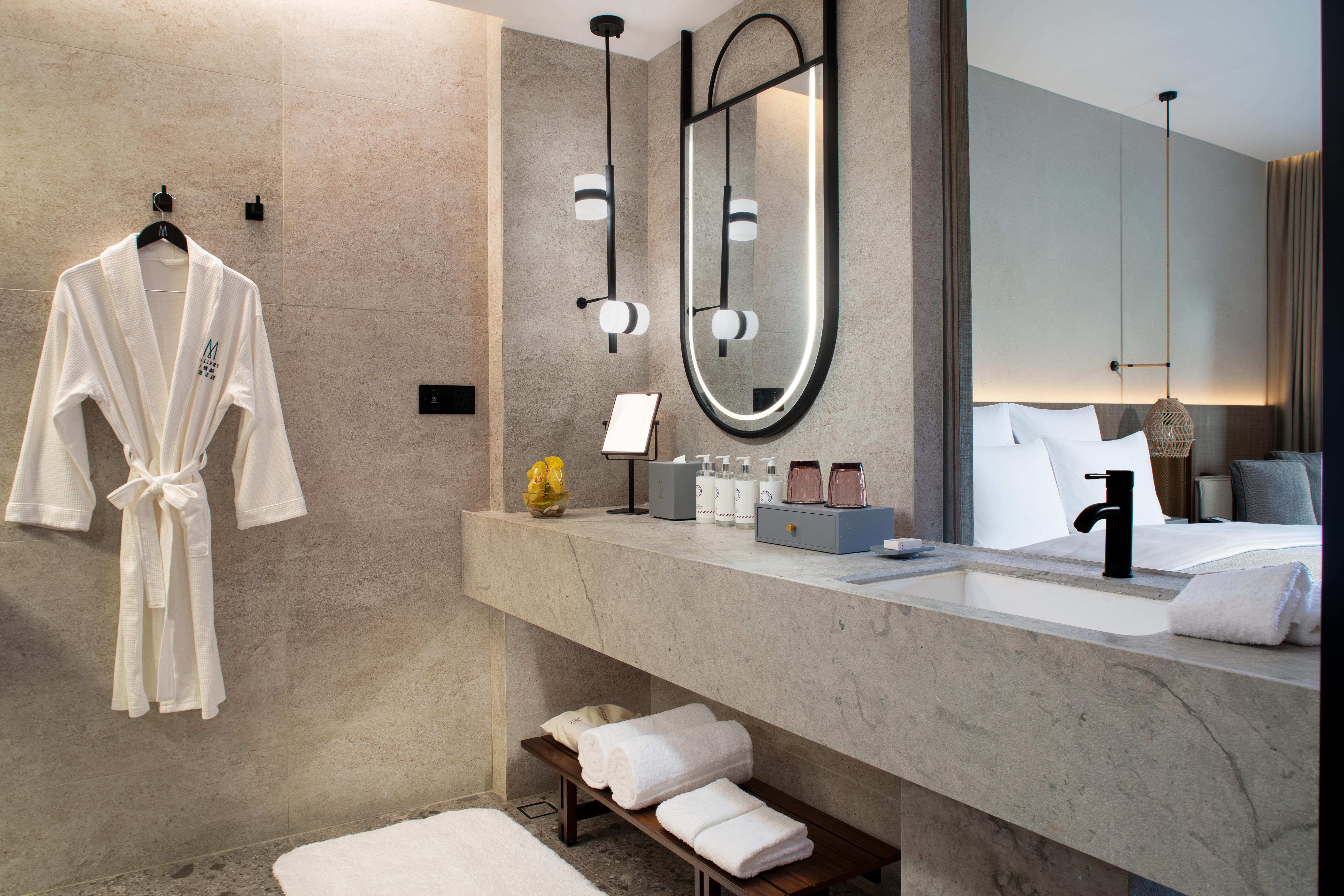 Double Deluxe King Bed