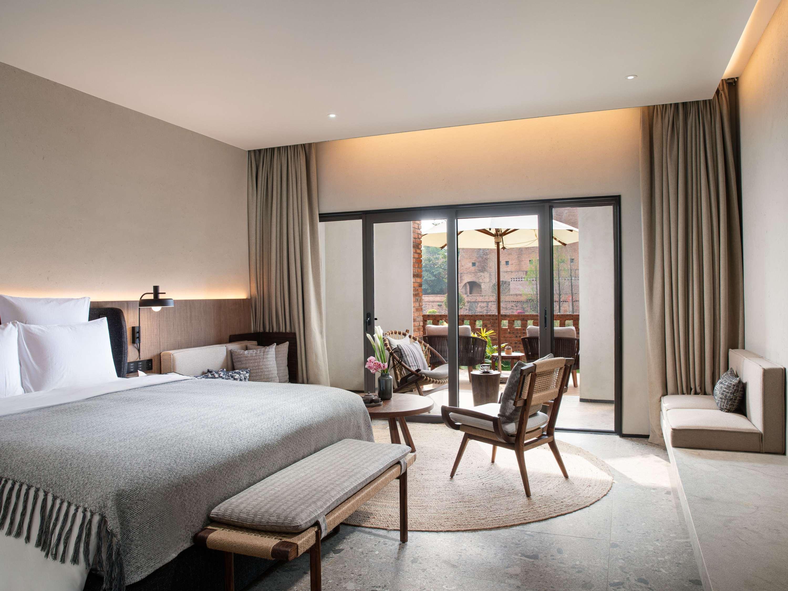 Double Deluxe King Bed