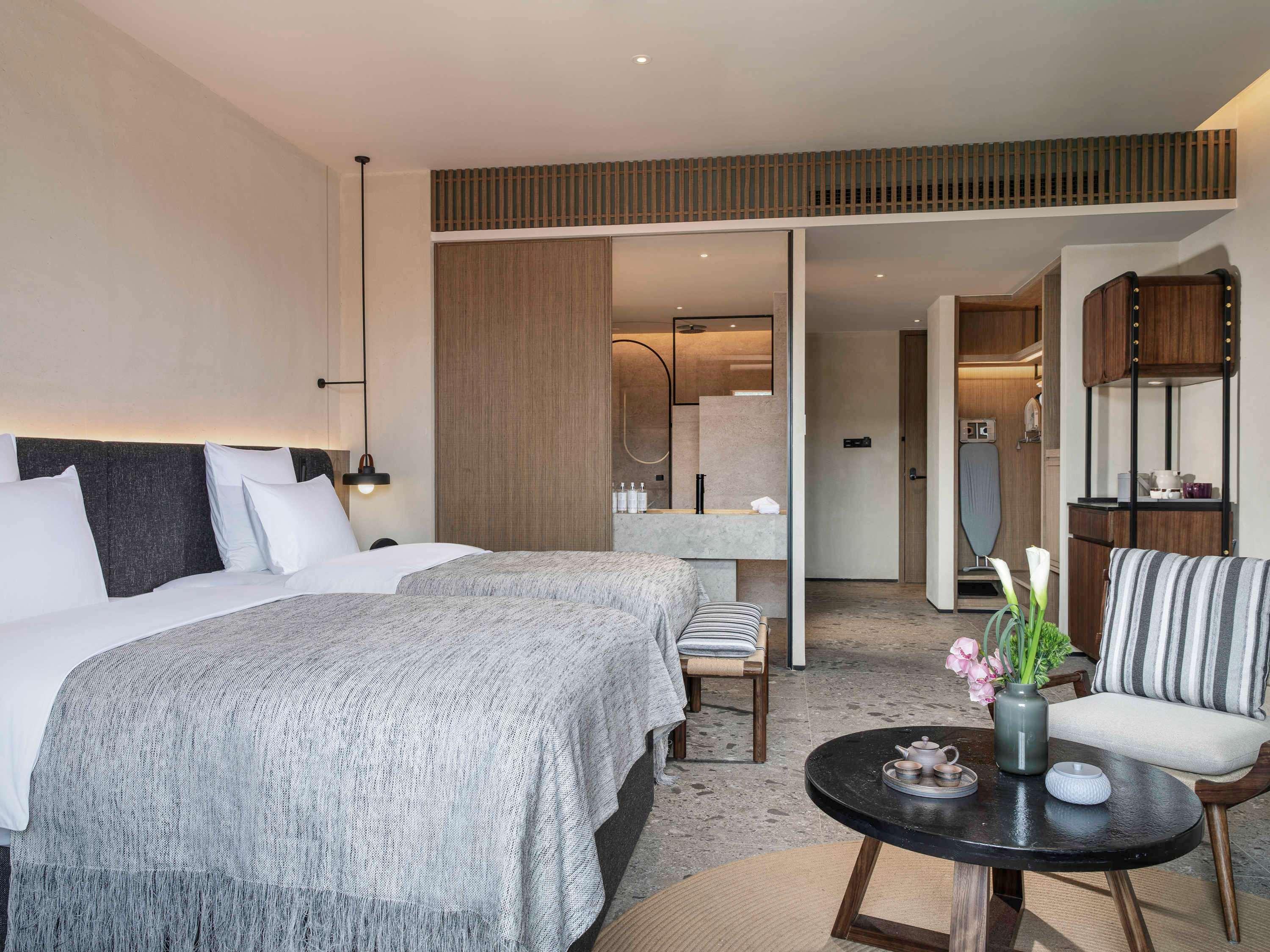 Double Deluxe King Bed