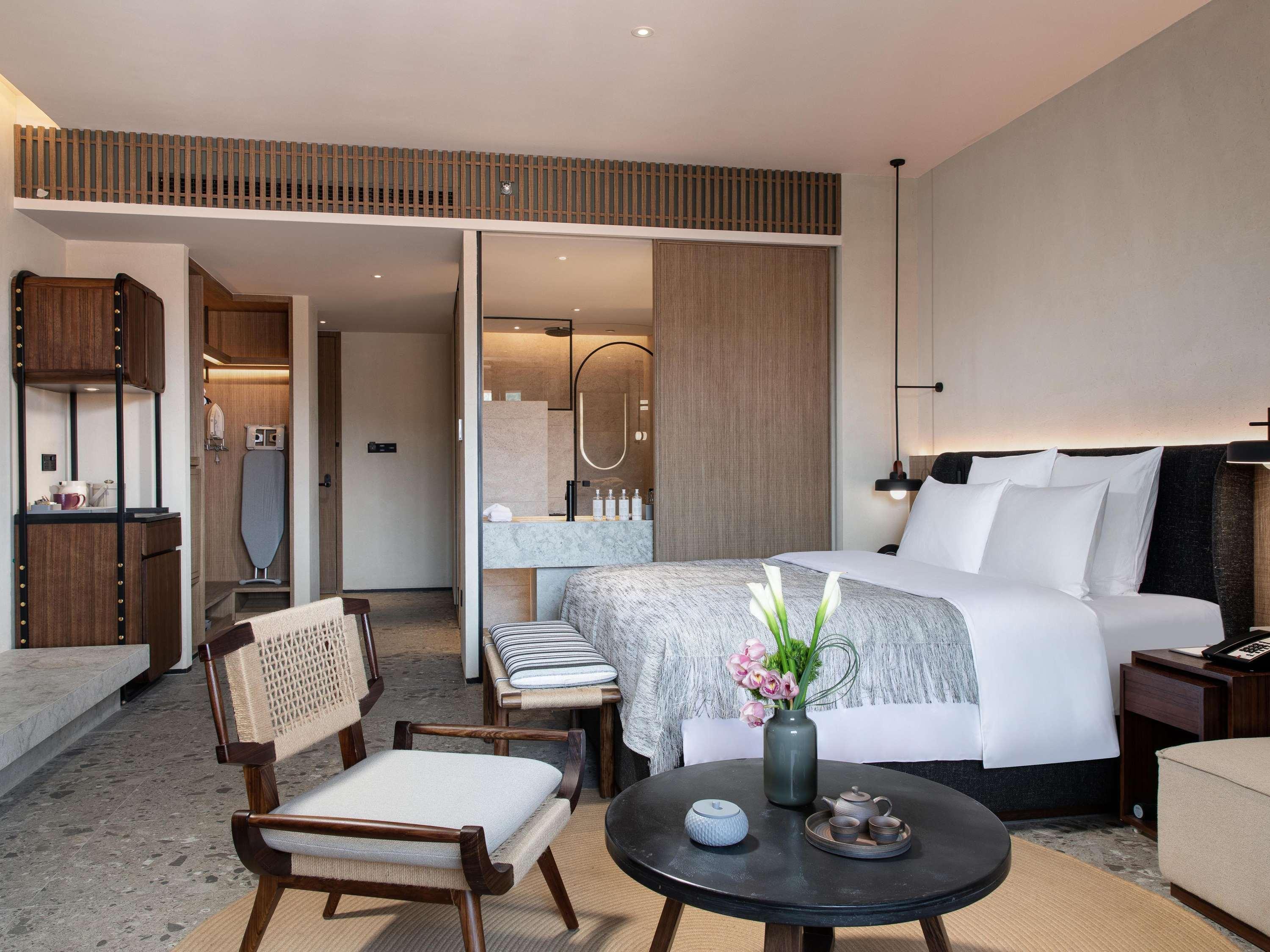 Double Deluxe King Bed