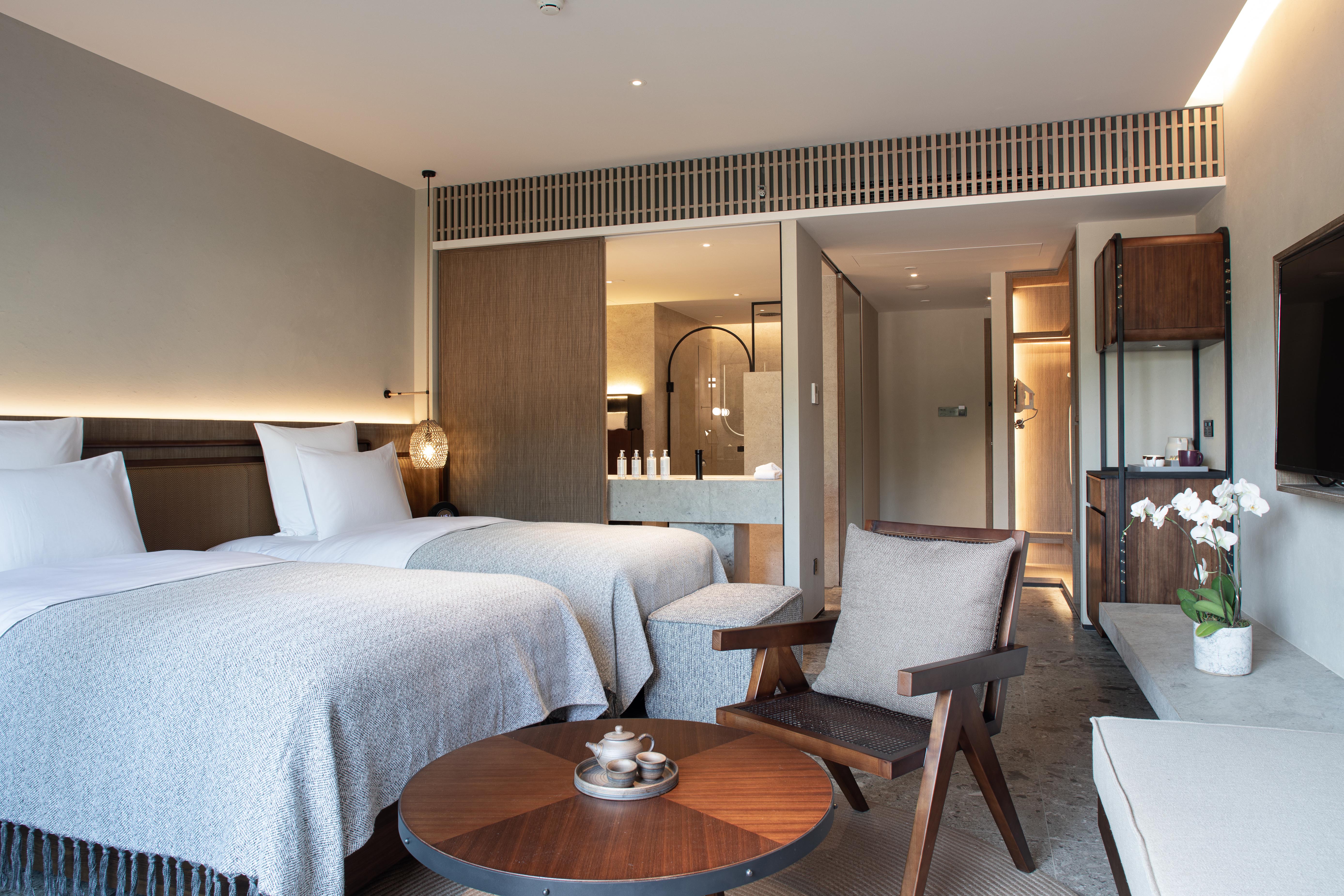 Twin Deluxe with Views