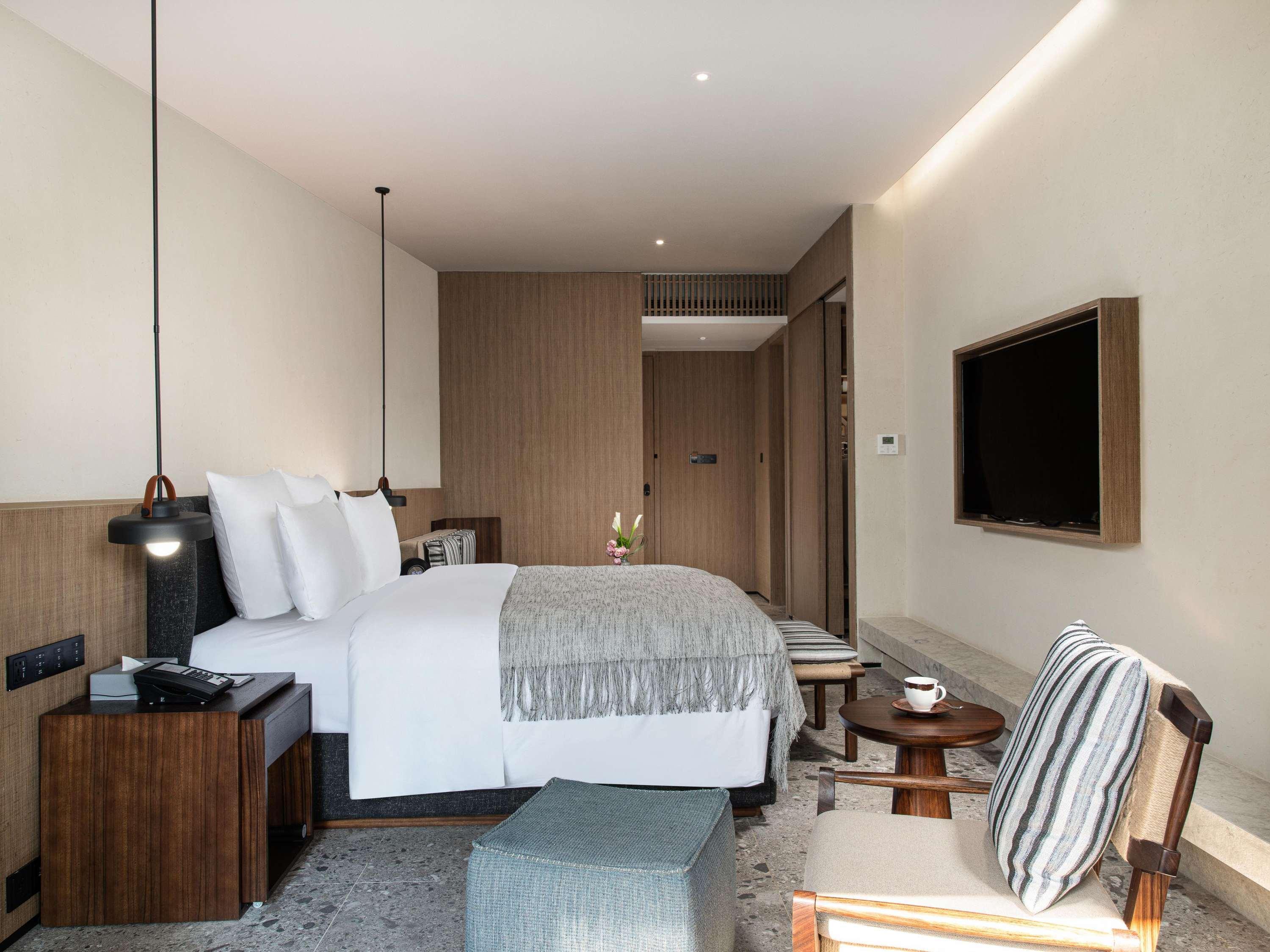 Double Executive King Bed