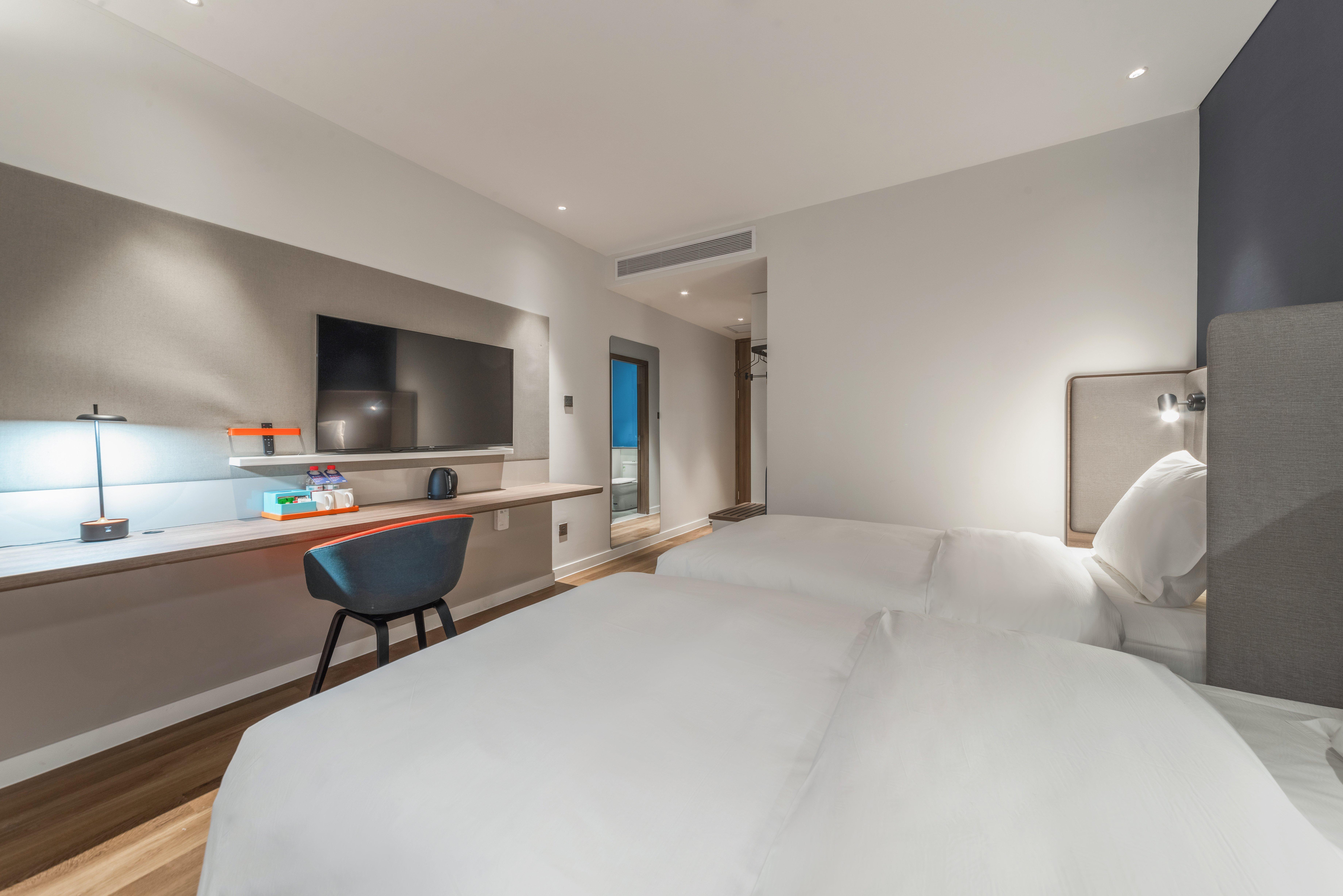 Double Accessible King Size Bed