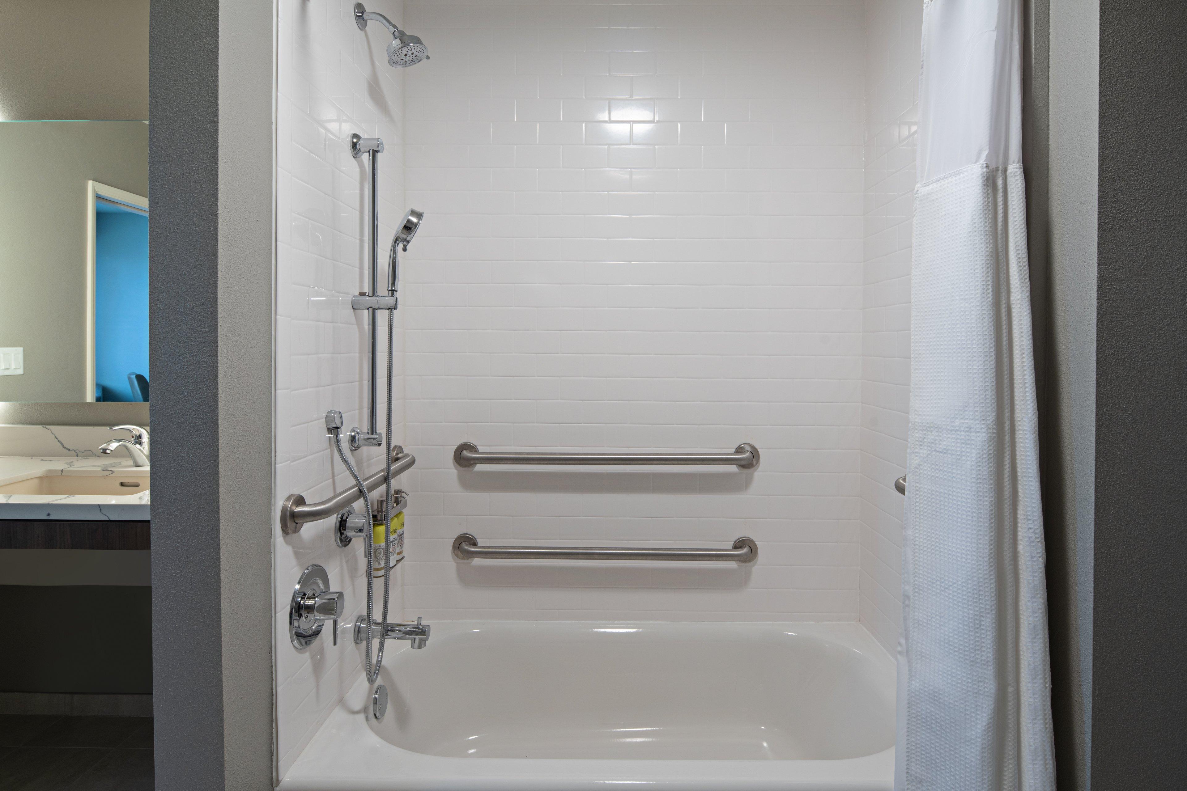 Suite Accessible King Size Bed