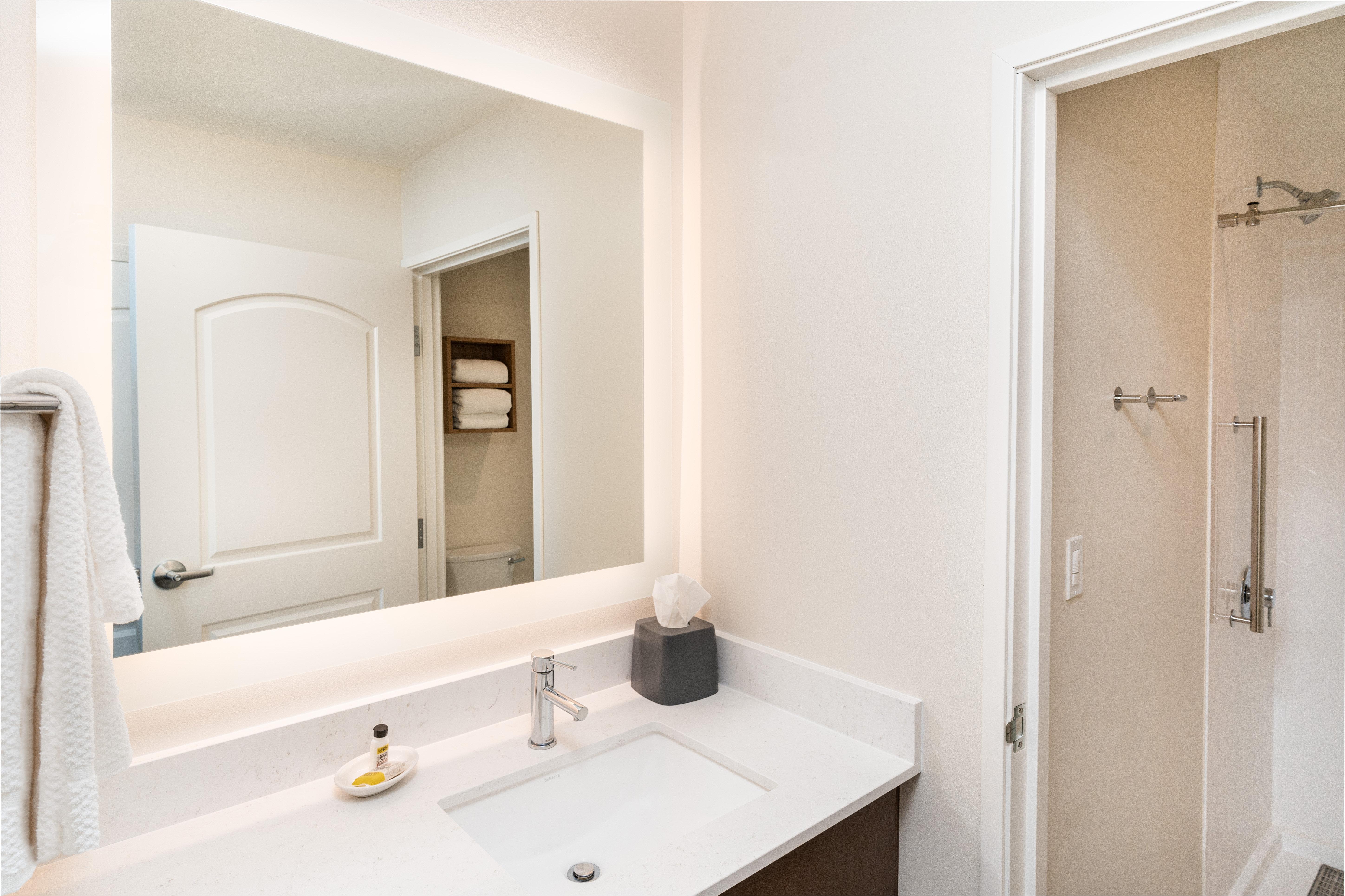 Studio Accessible King Size Bed