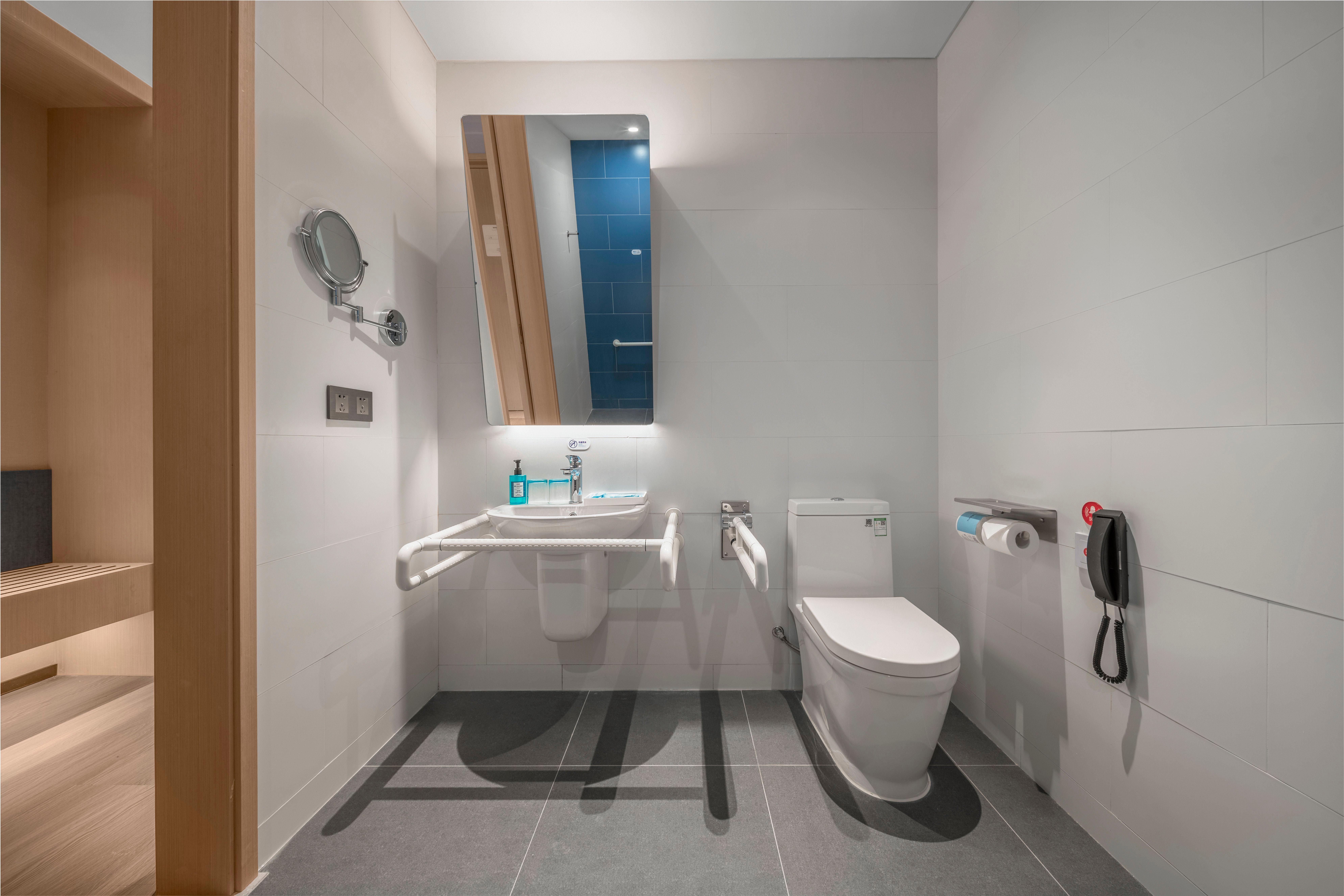 Double Accessible King Size Bed