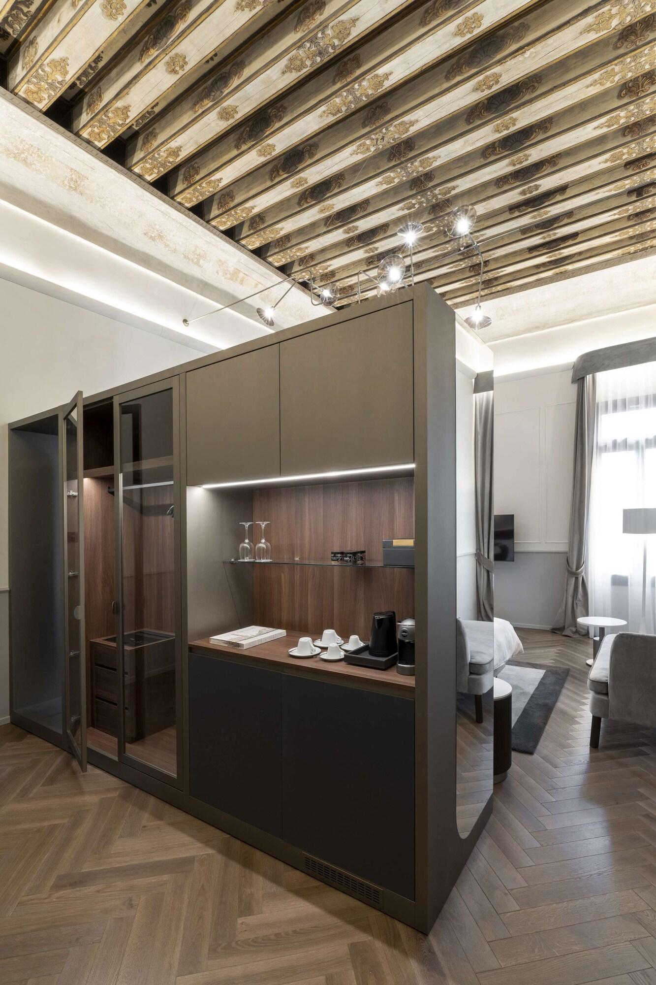 Junior Suite King Size Bed