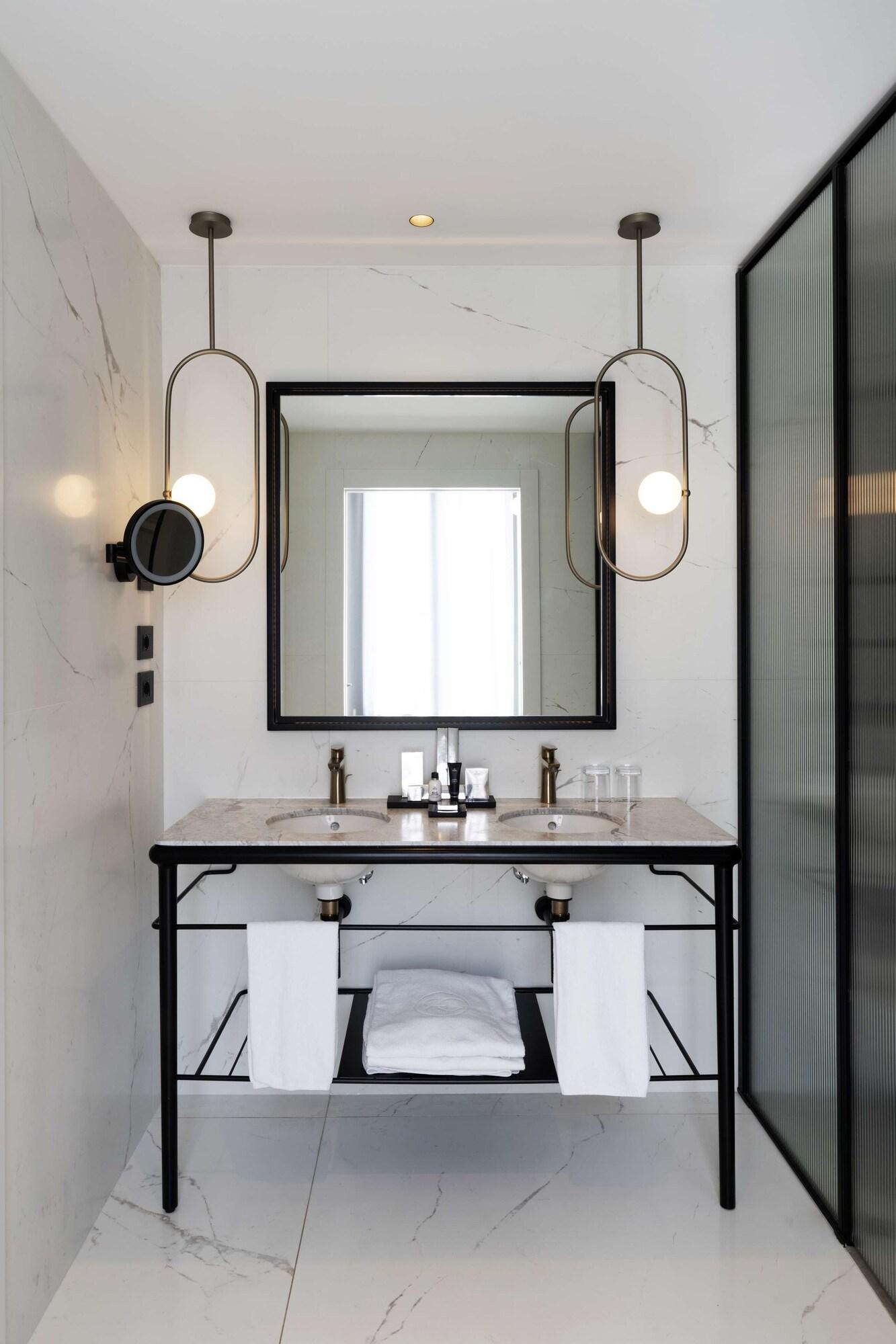 Junior Suite King Size Bed