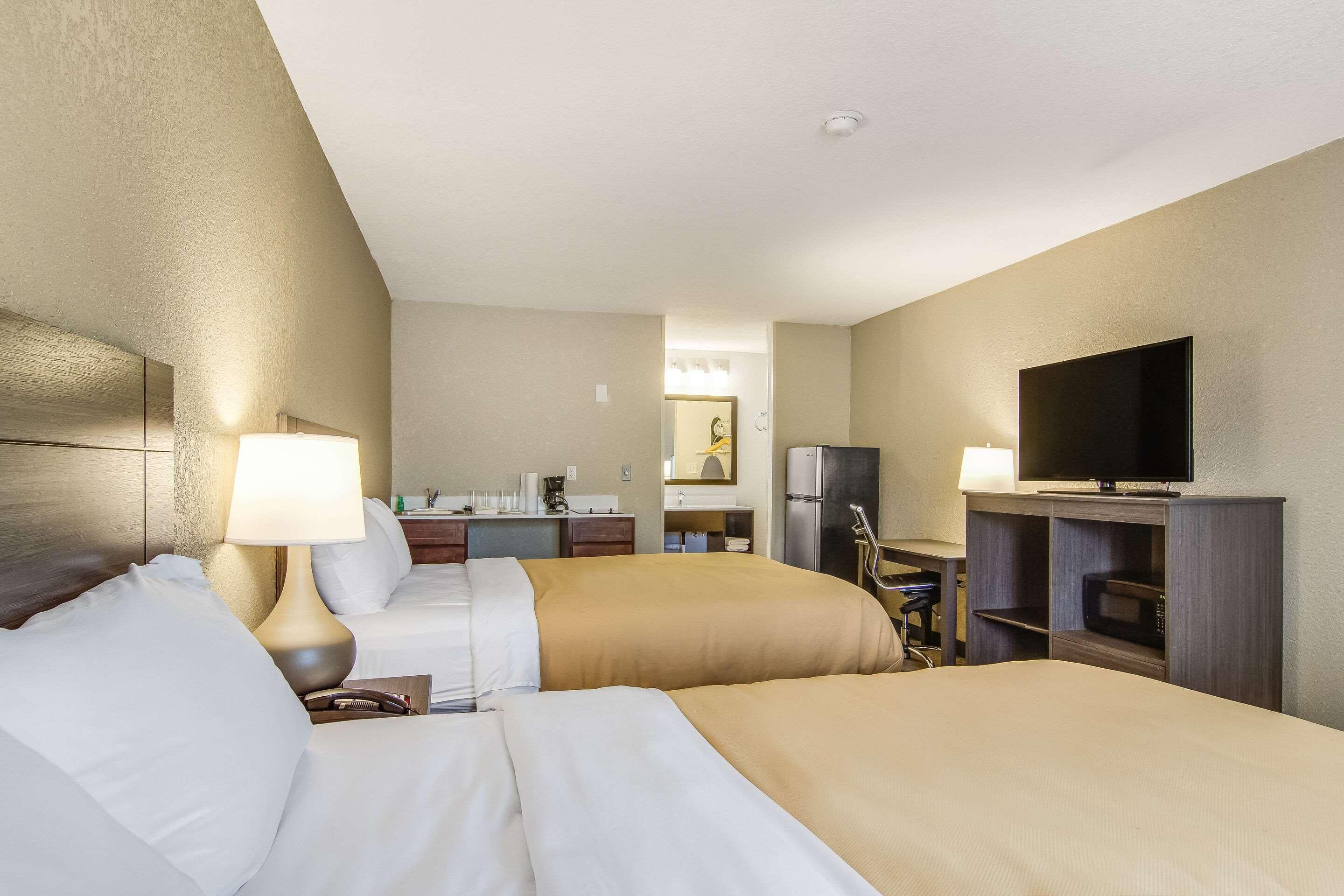 Suite Two Queen Beds