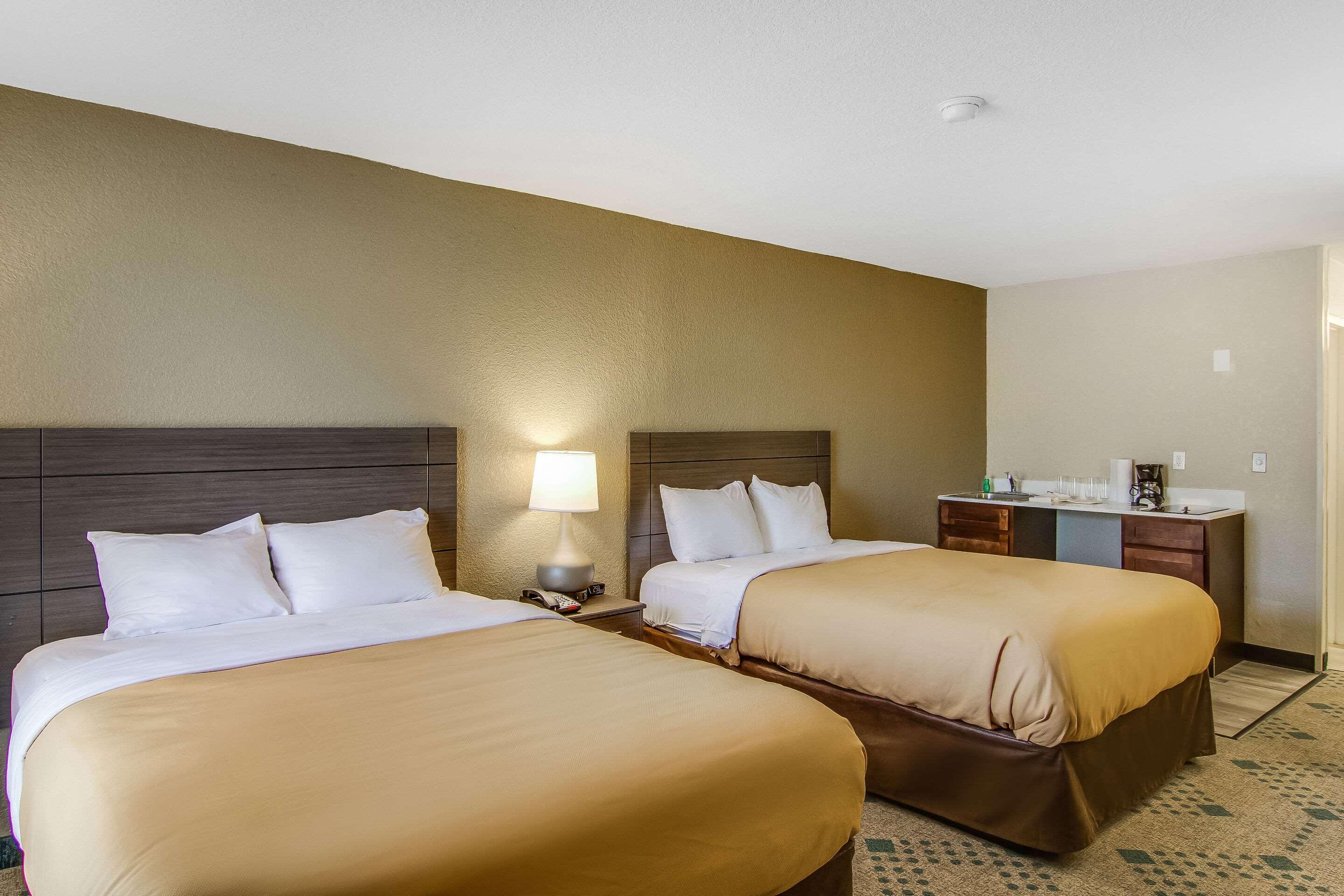 Suite Two Queen Beds