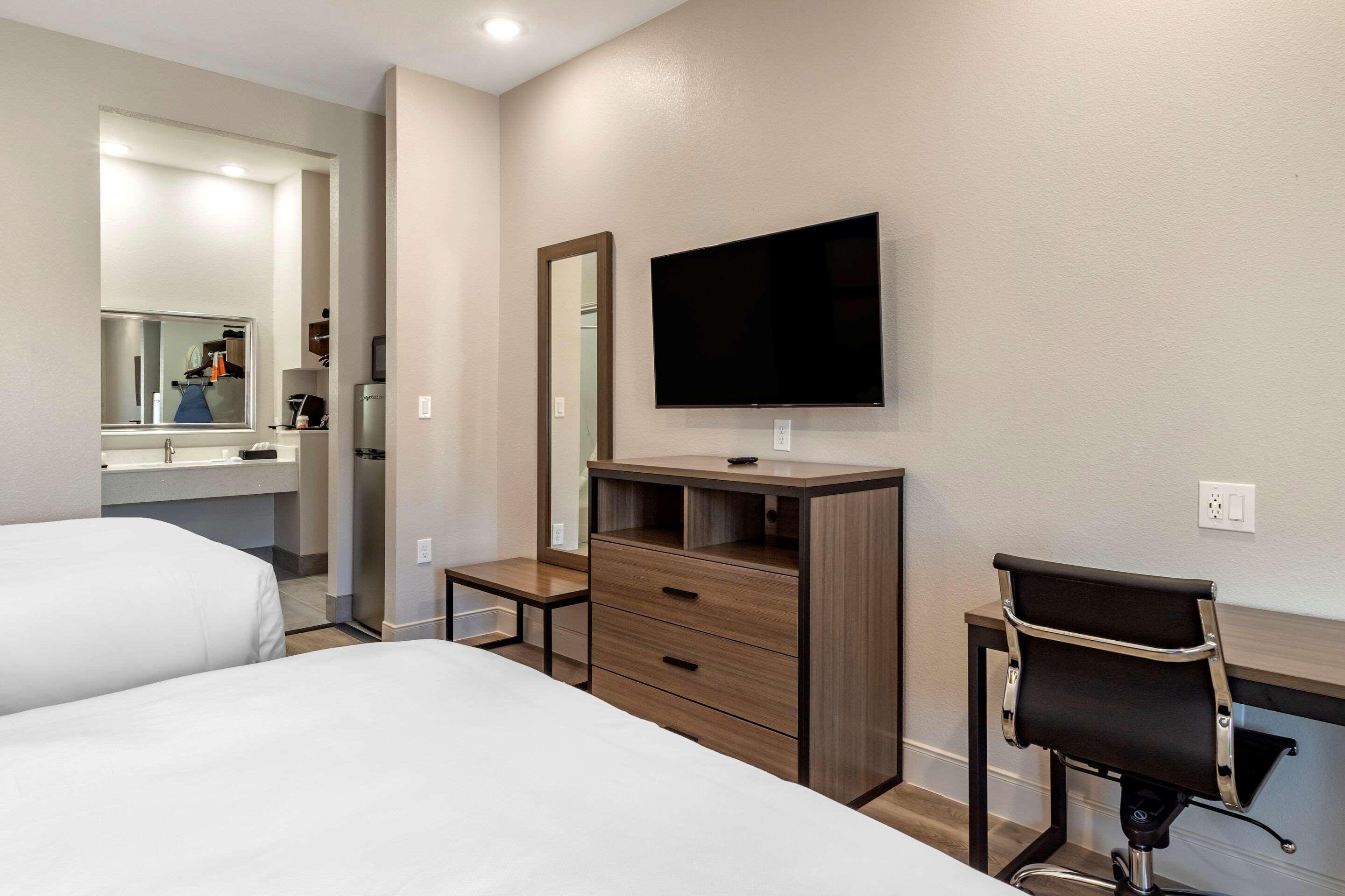 Room Two Double Beds