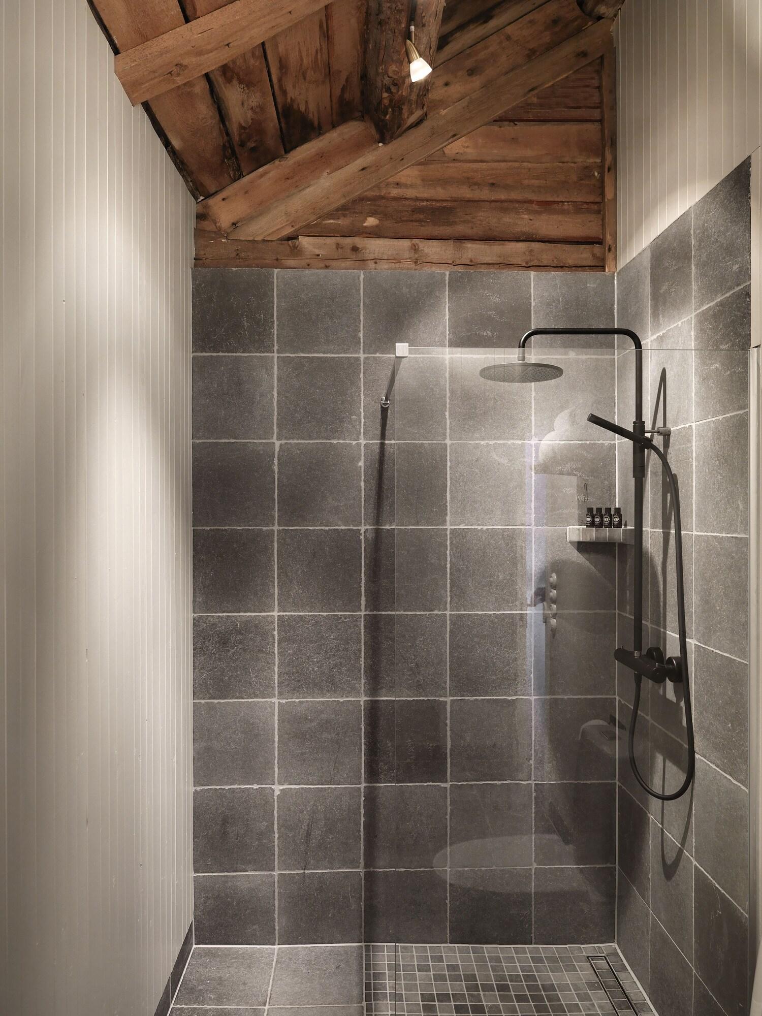 Suite Two Queen Beds