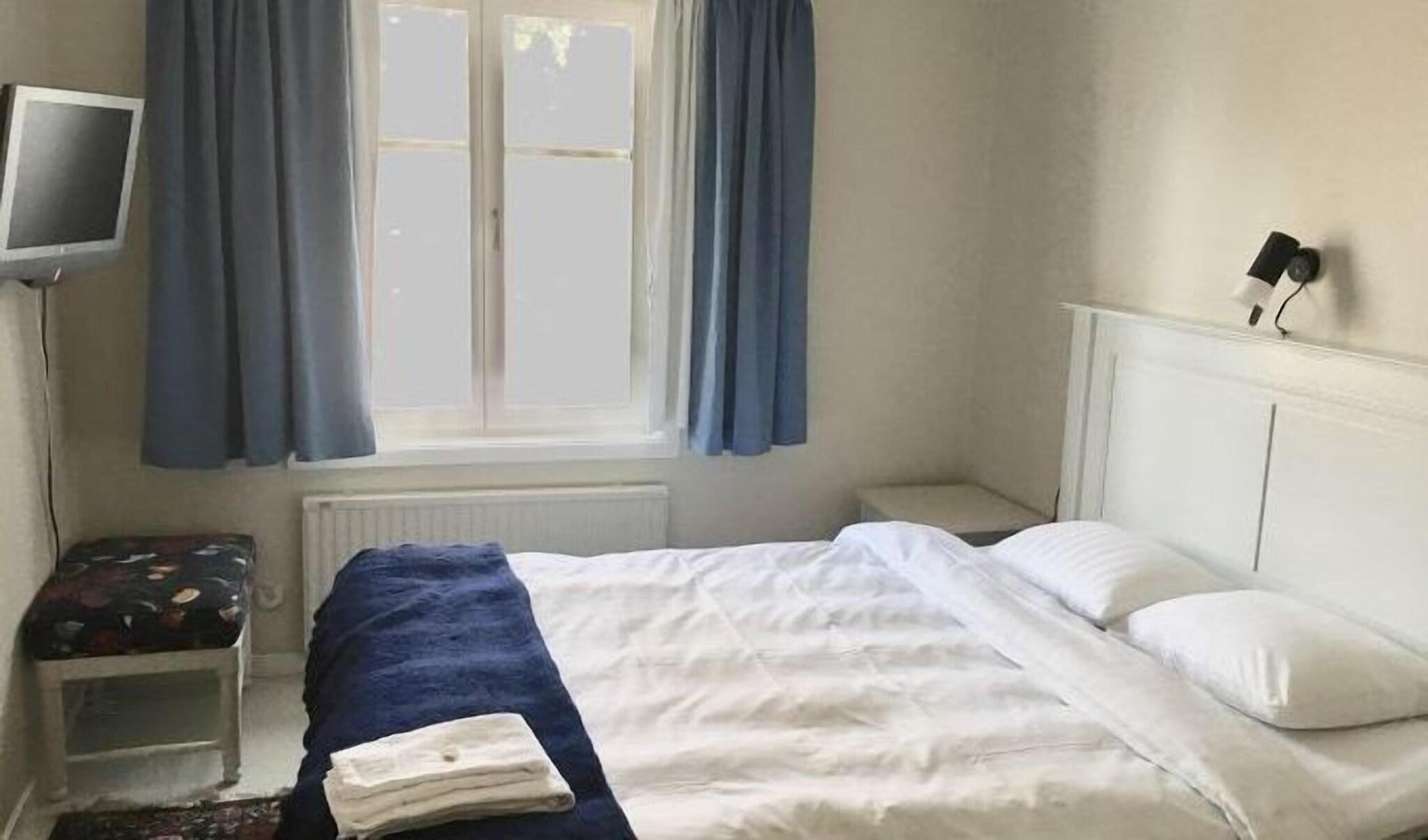 Double Queen Size Bed