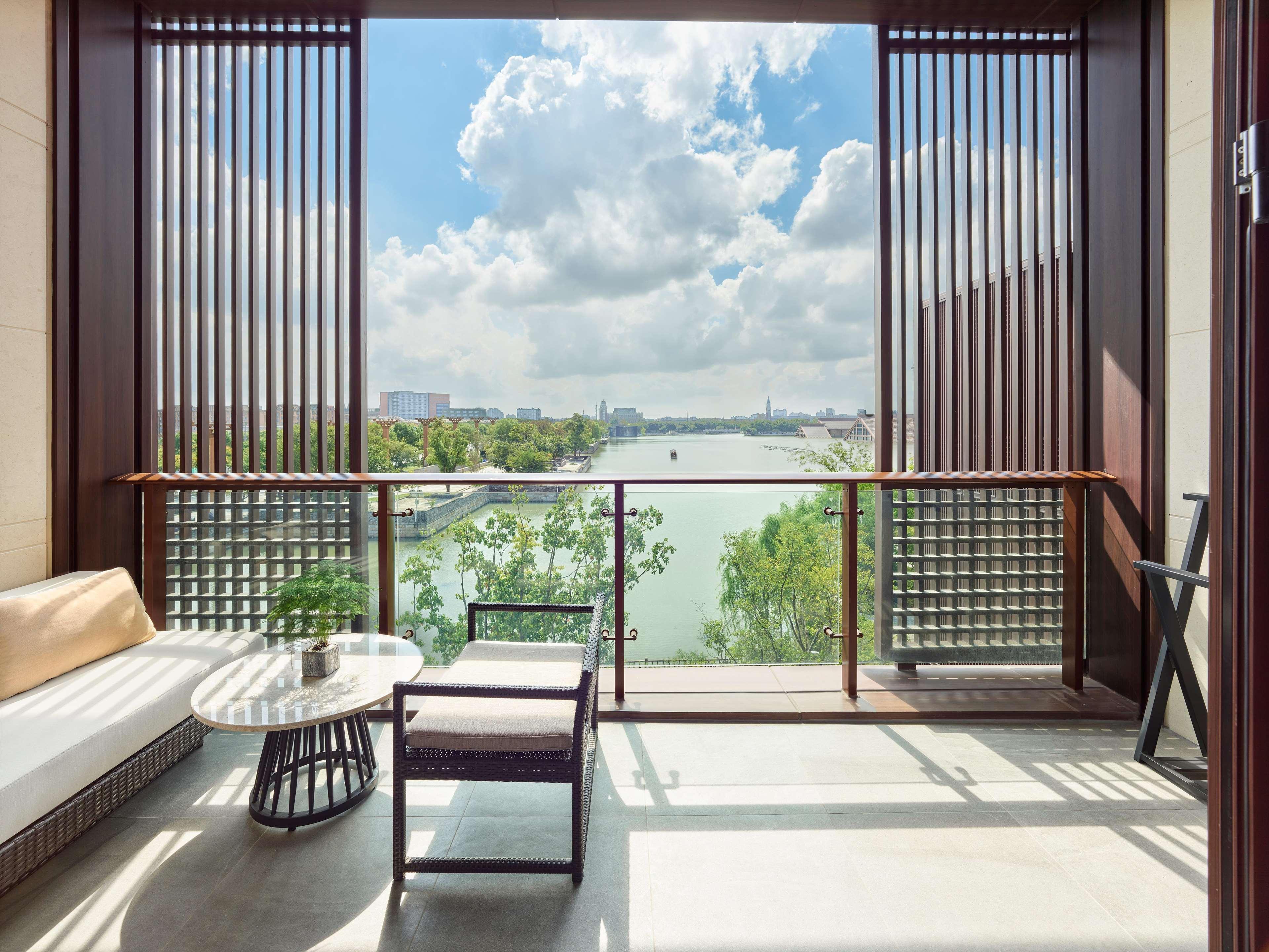 Twin Deluxe Lake View