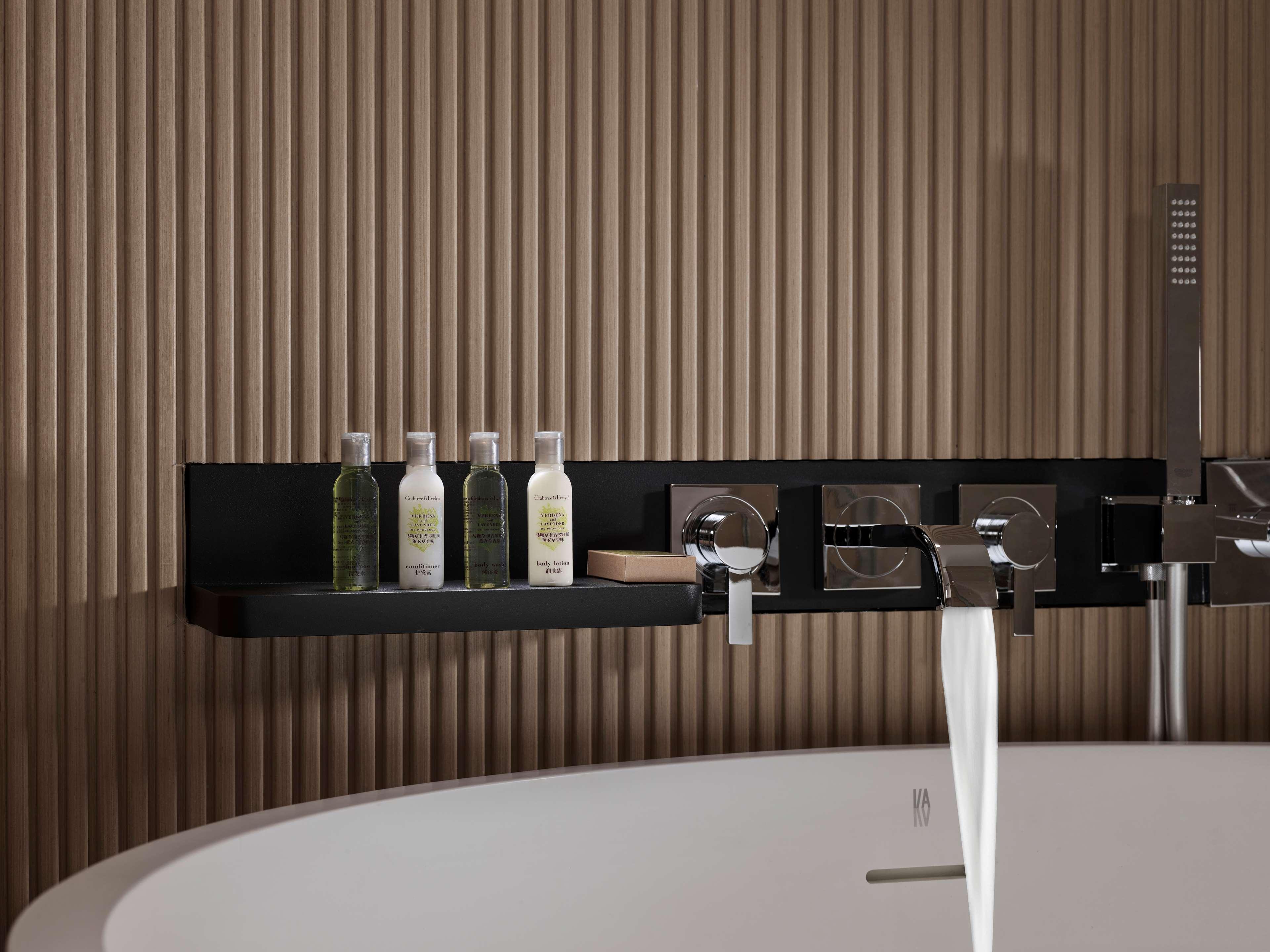 Double Deluxe King Bed