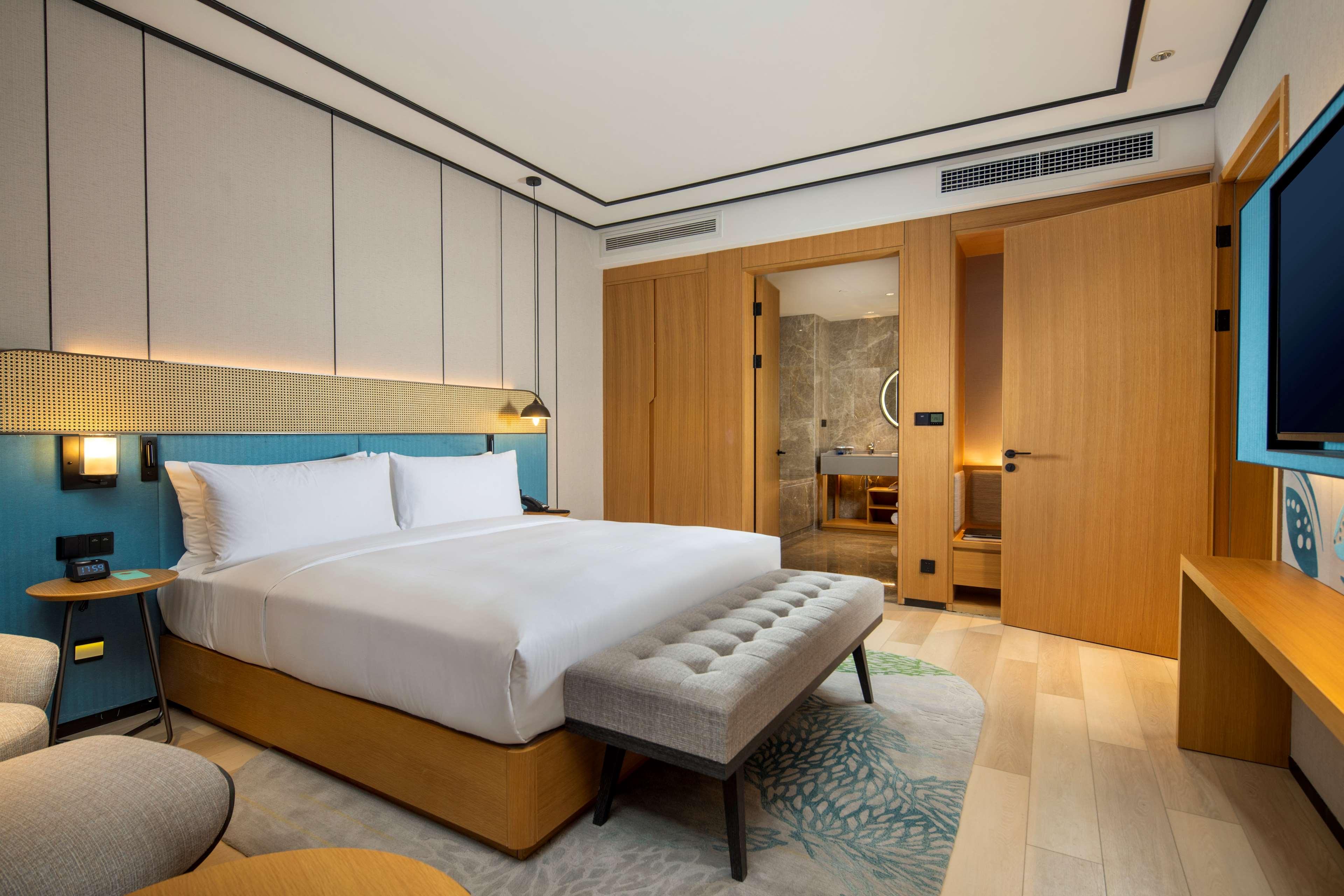 Suite Deluxe King Bed