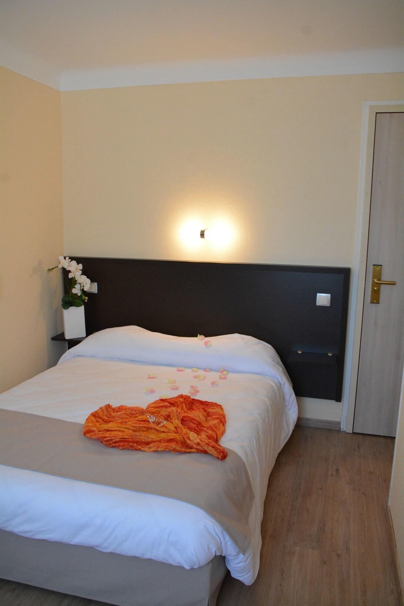 Double or Twin Standard