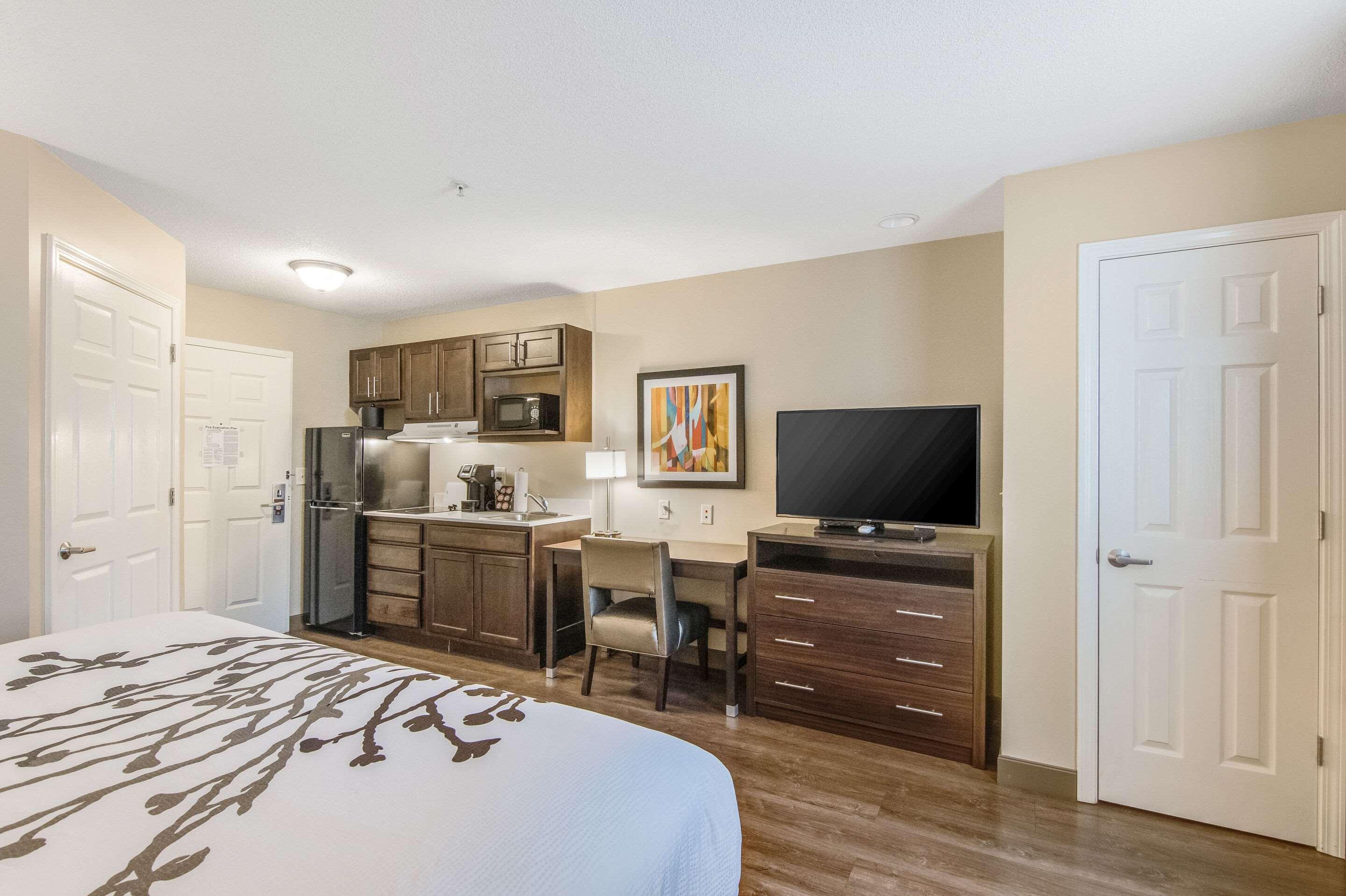 Suite Accessible King Size Bed