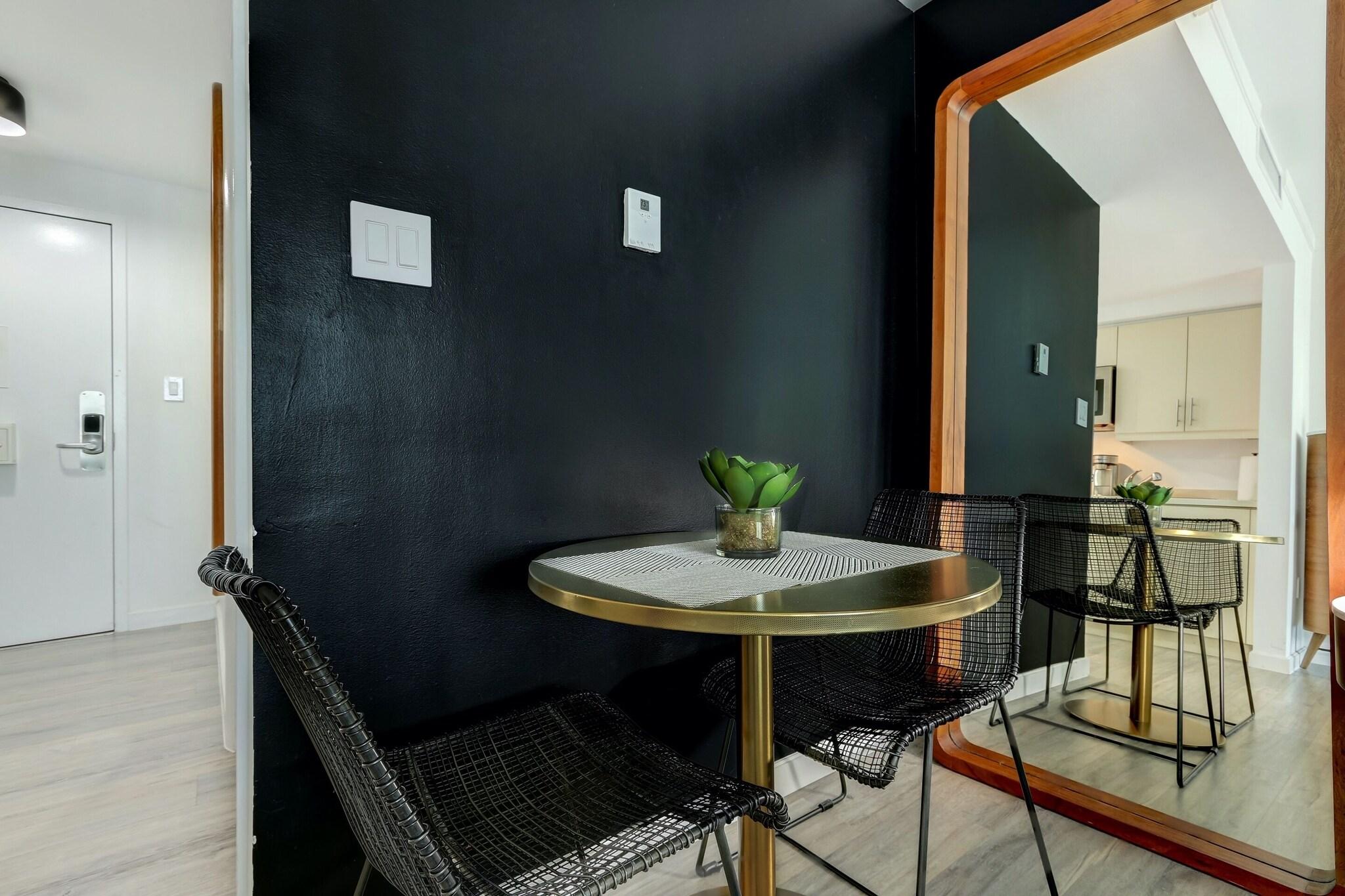 Studio Two Queen Beds