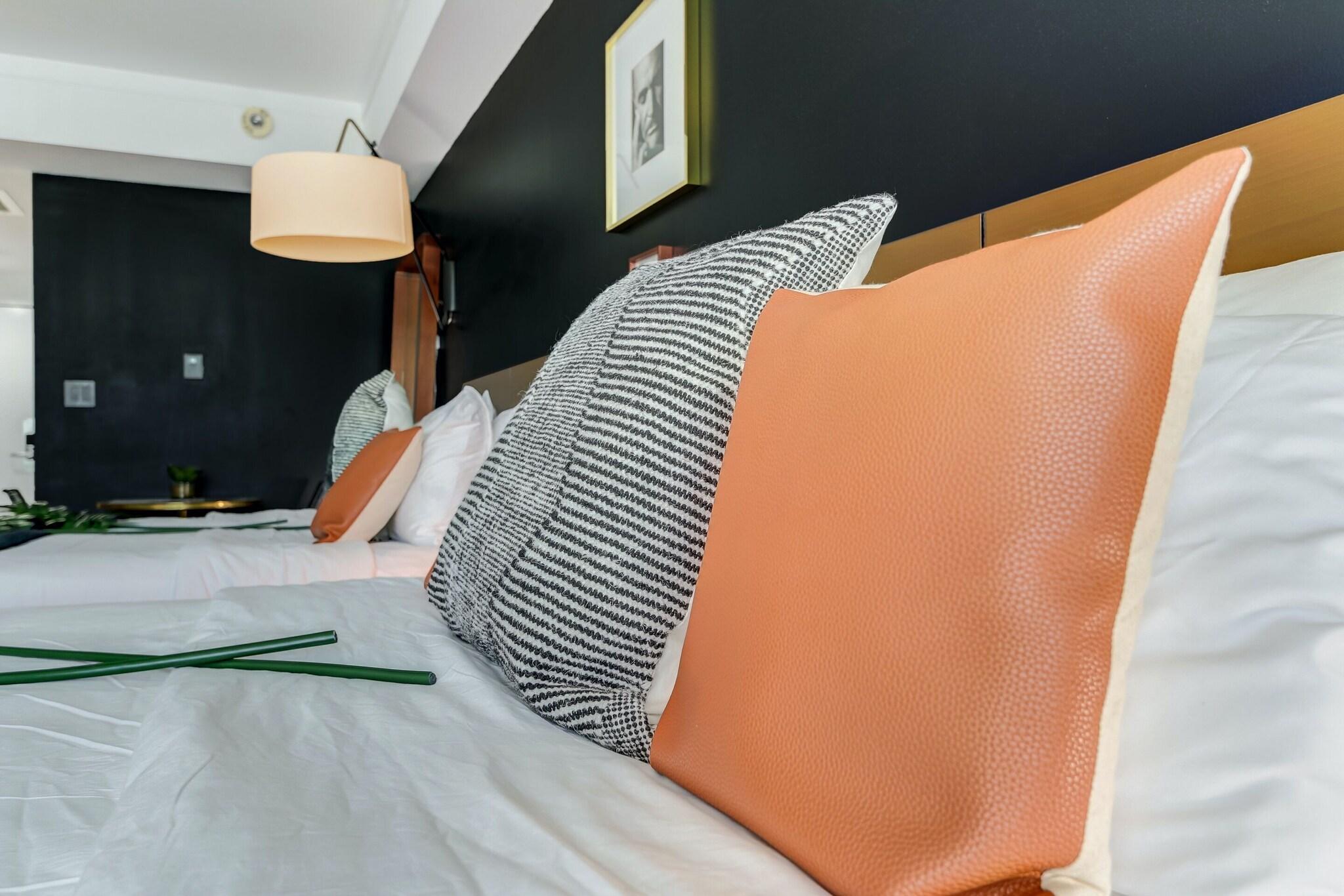 Studio Two Queen Beds