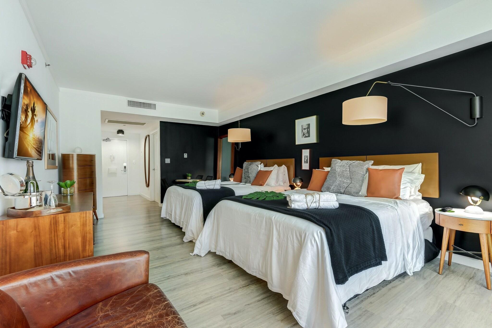 Studio Two Queen Beds