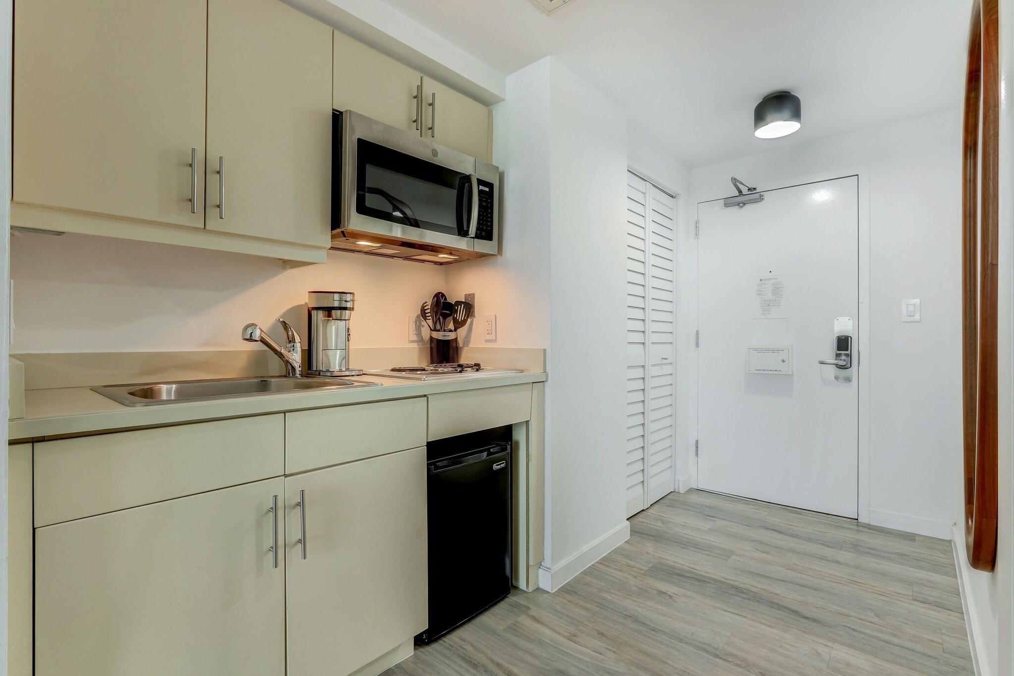 Studio Two Queen Beds