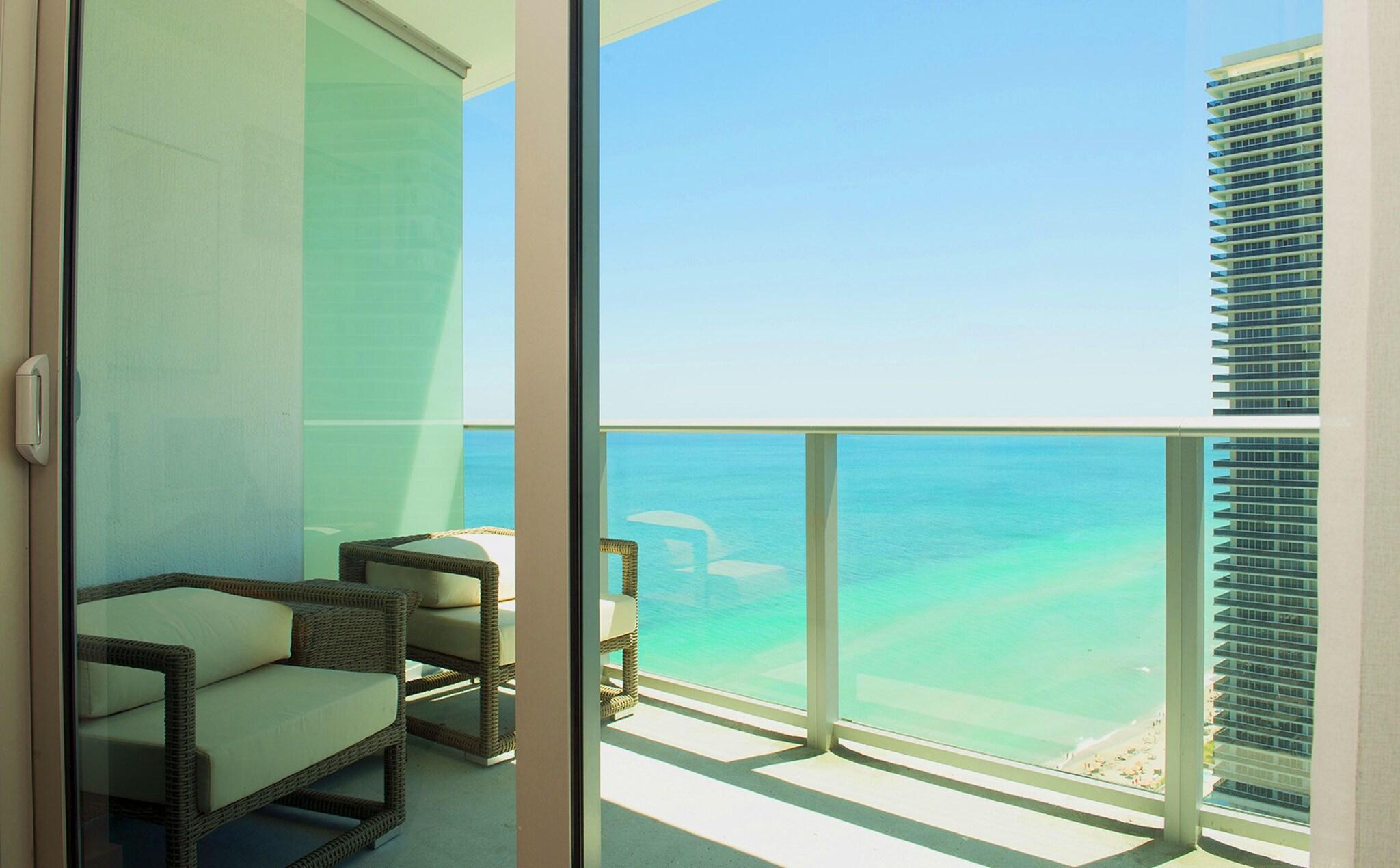 Suite Partial Ocean View One Bedroom