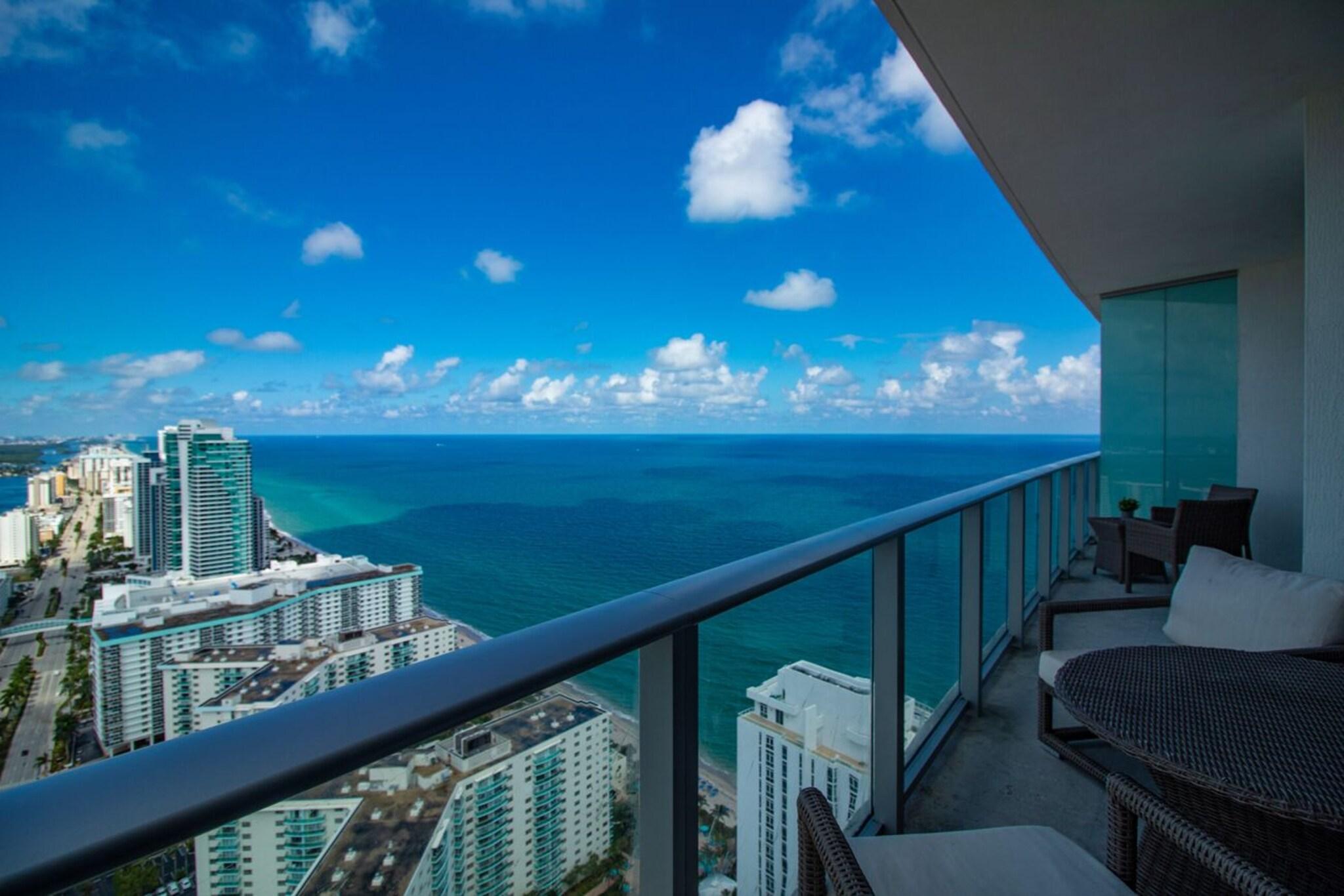 Suite Partial Ocean View One Bedroom