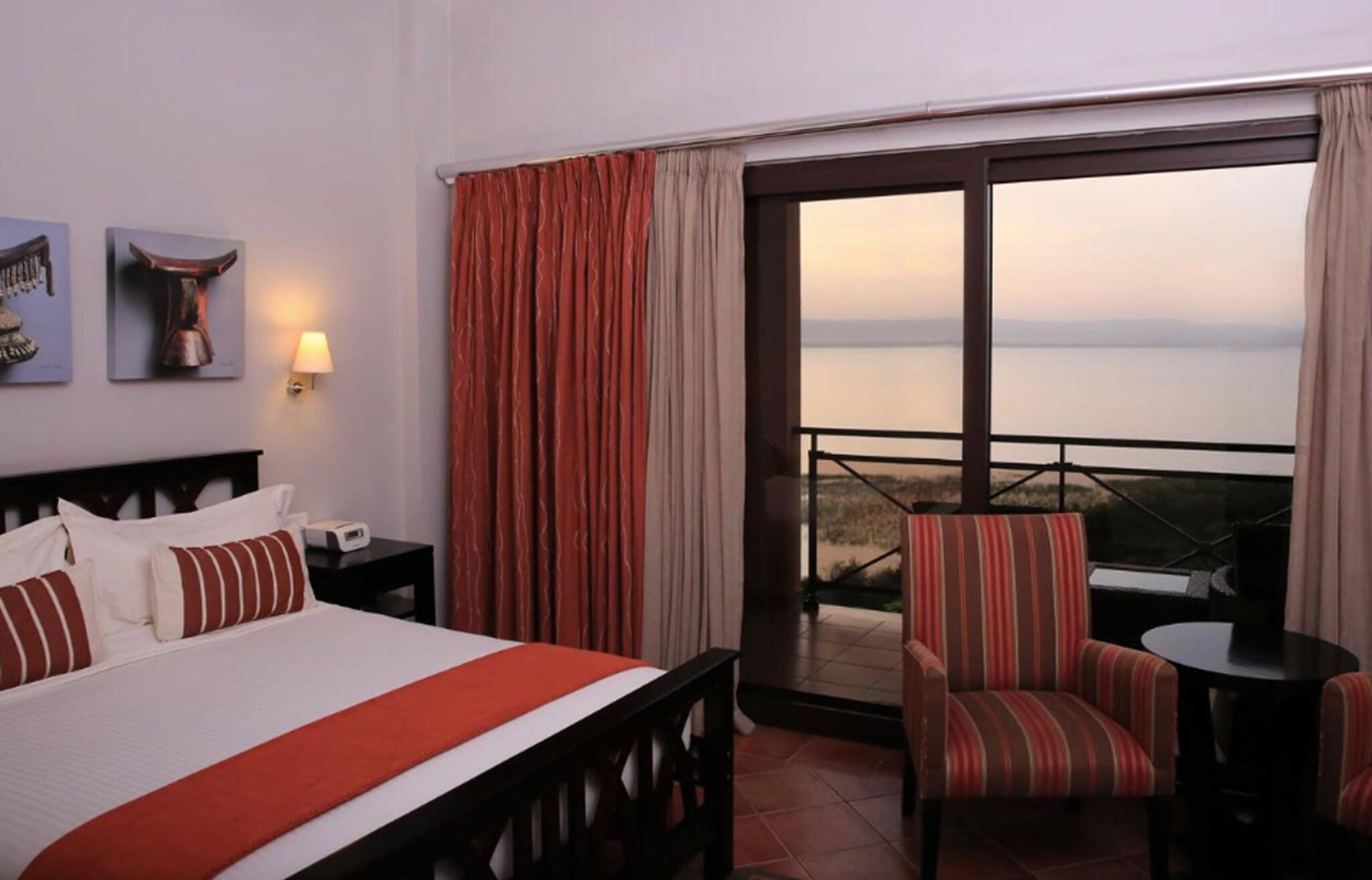 Double Classic Queen Bed