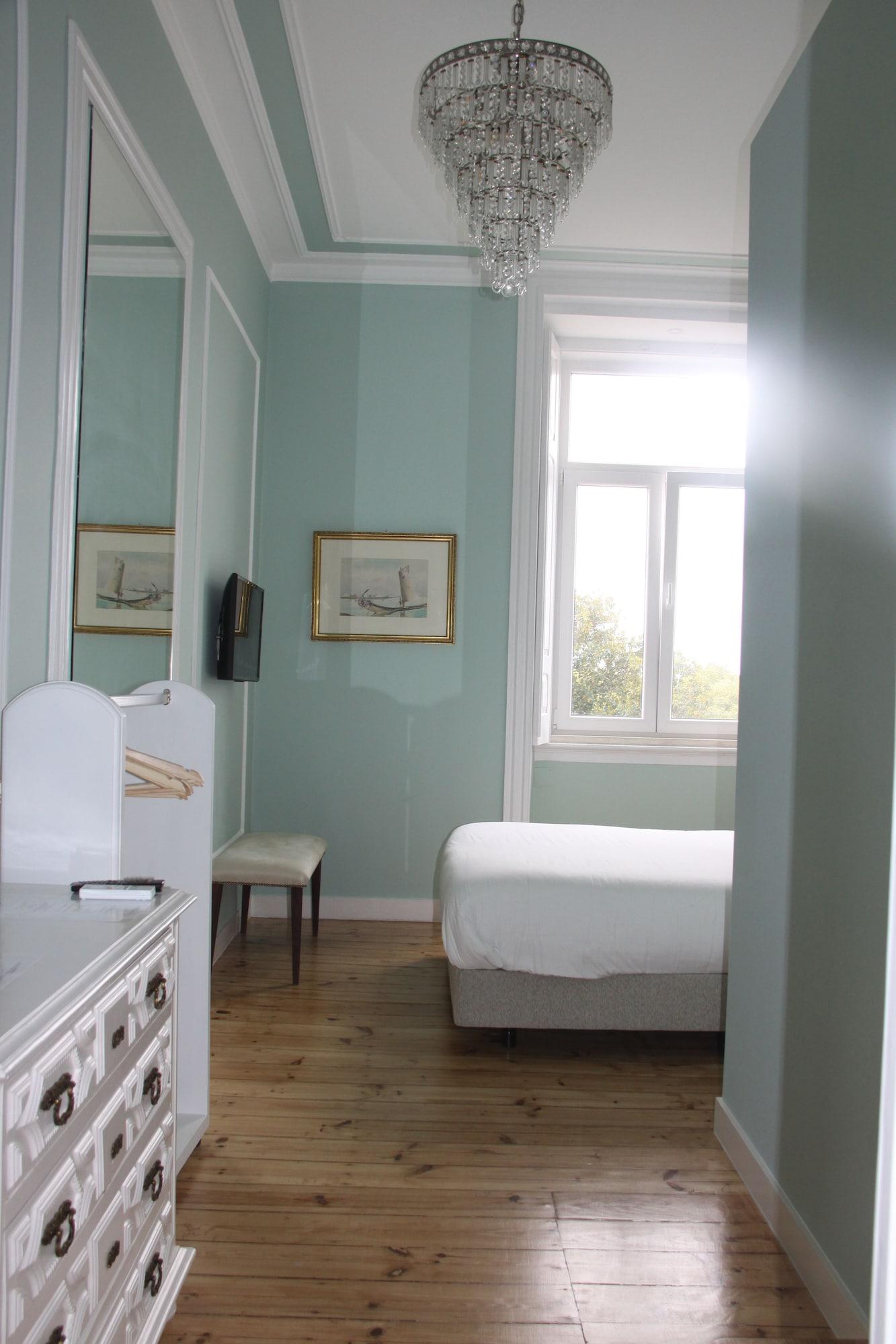 Double Queen Size Bed