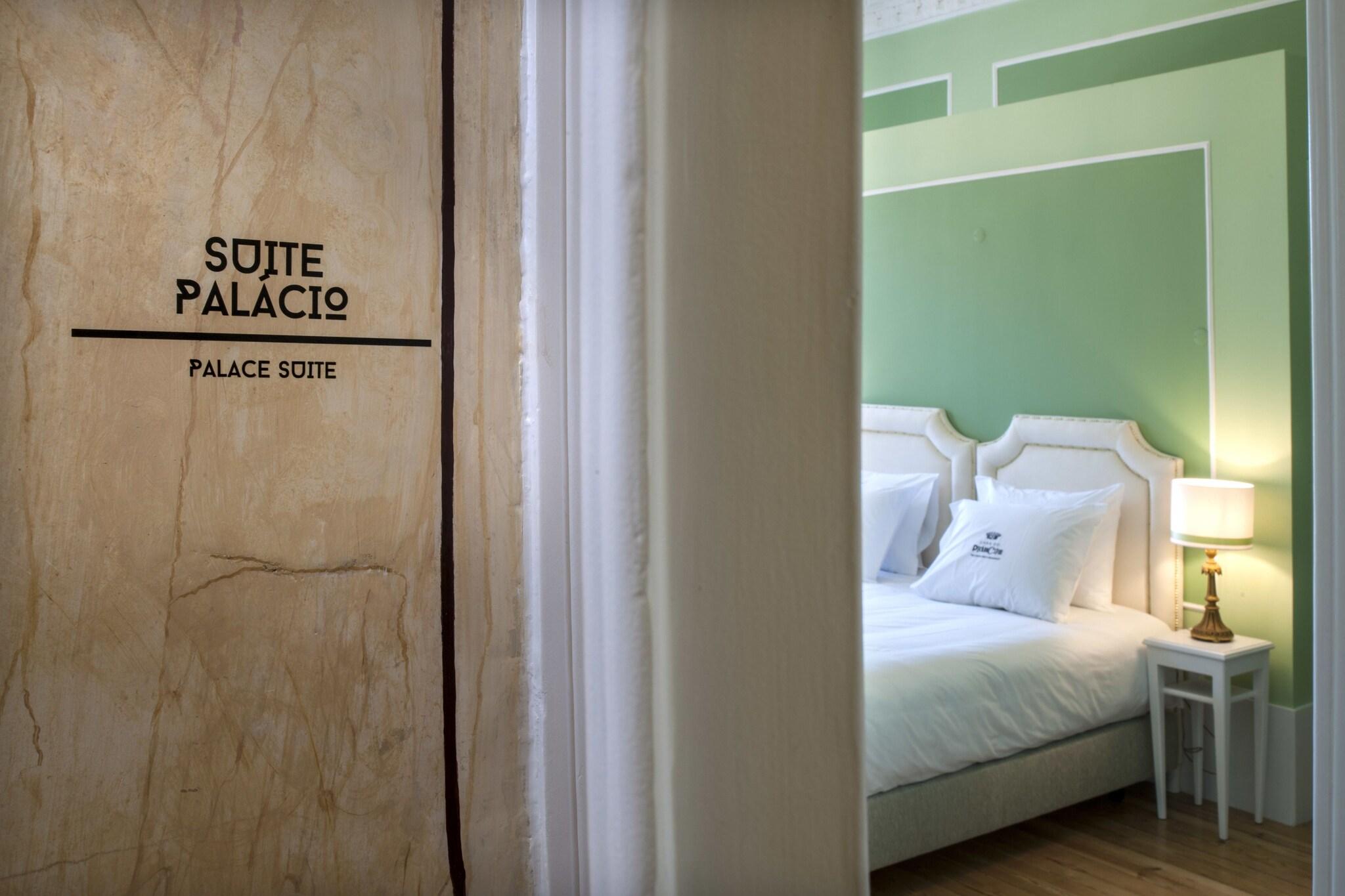 Suite Queen Size Bed