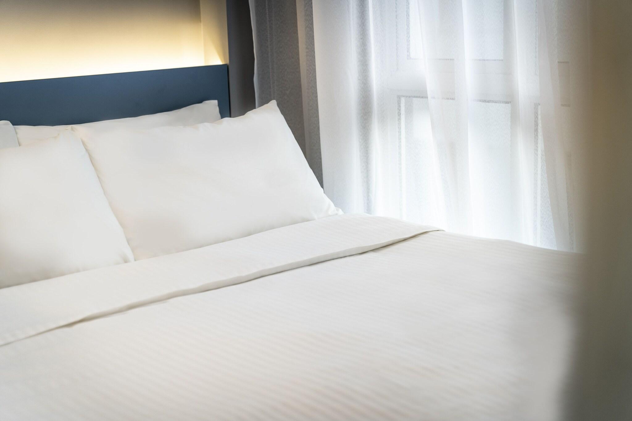 Double Deluxe Queen Bed