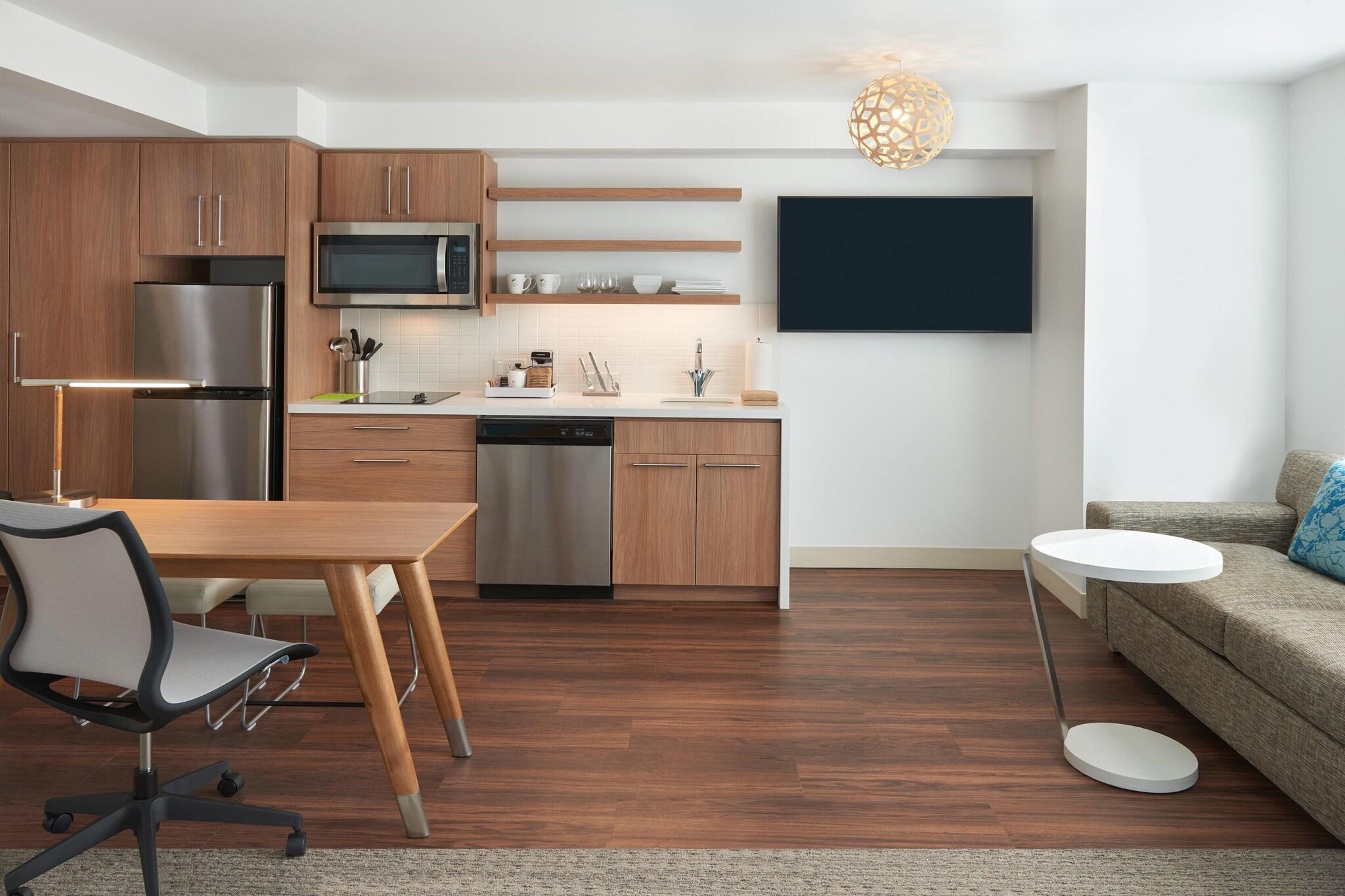 Studio Two Queen Beds