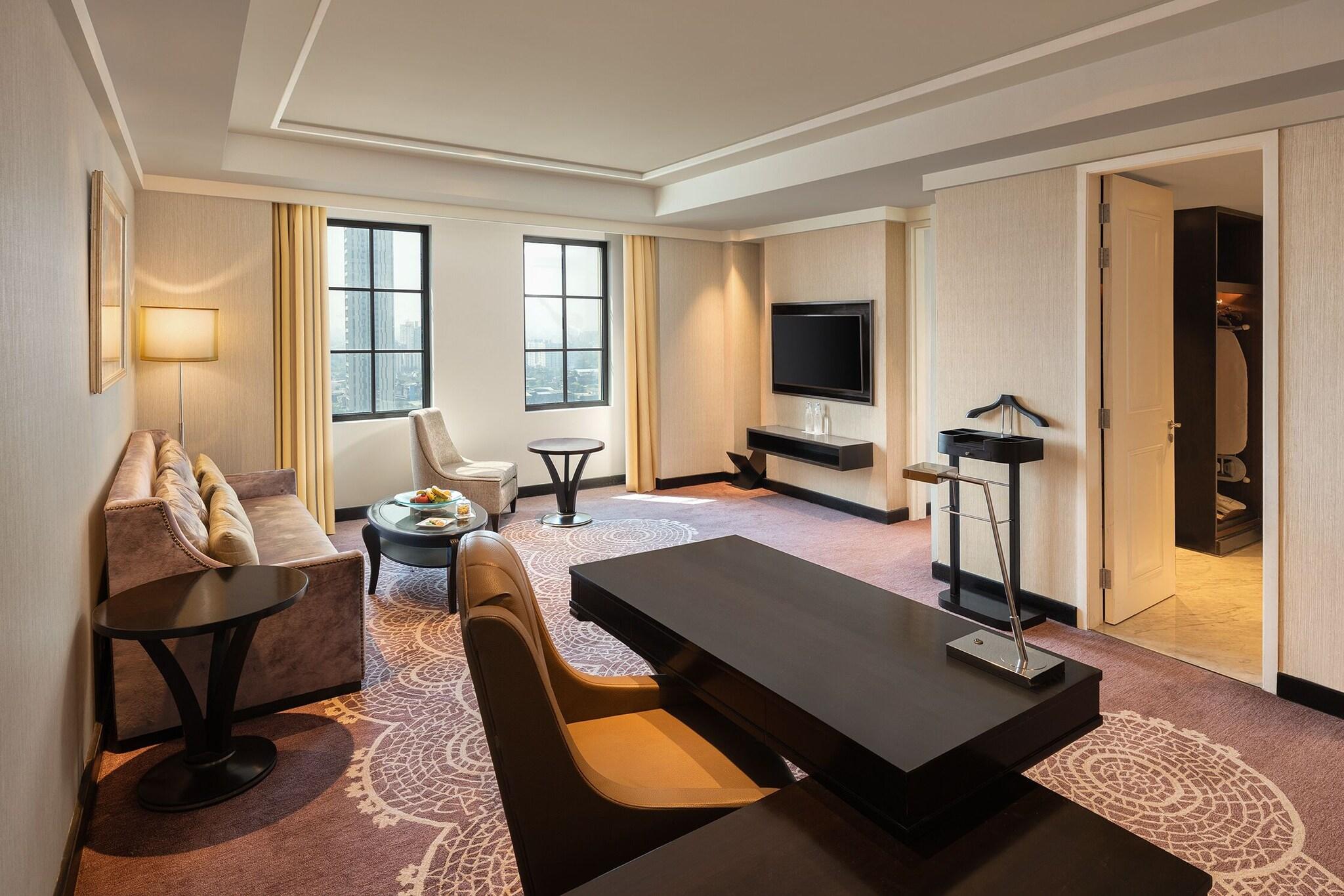 Suite Luxury City View