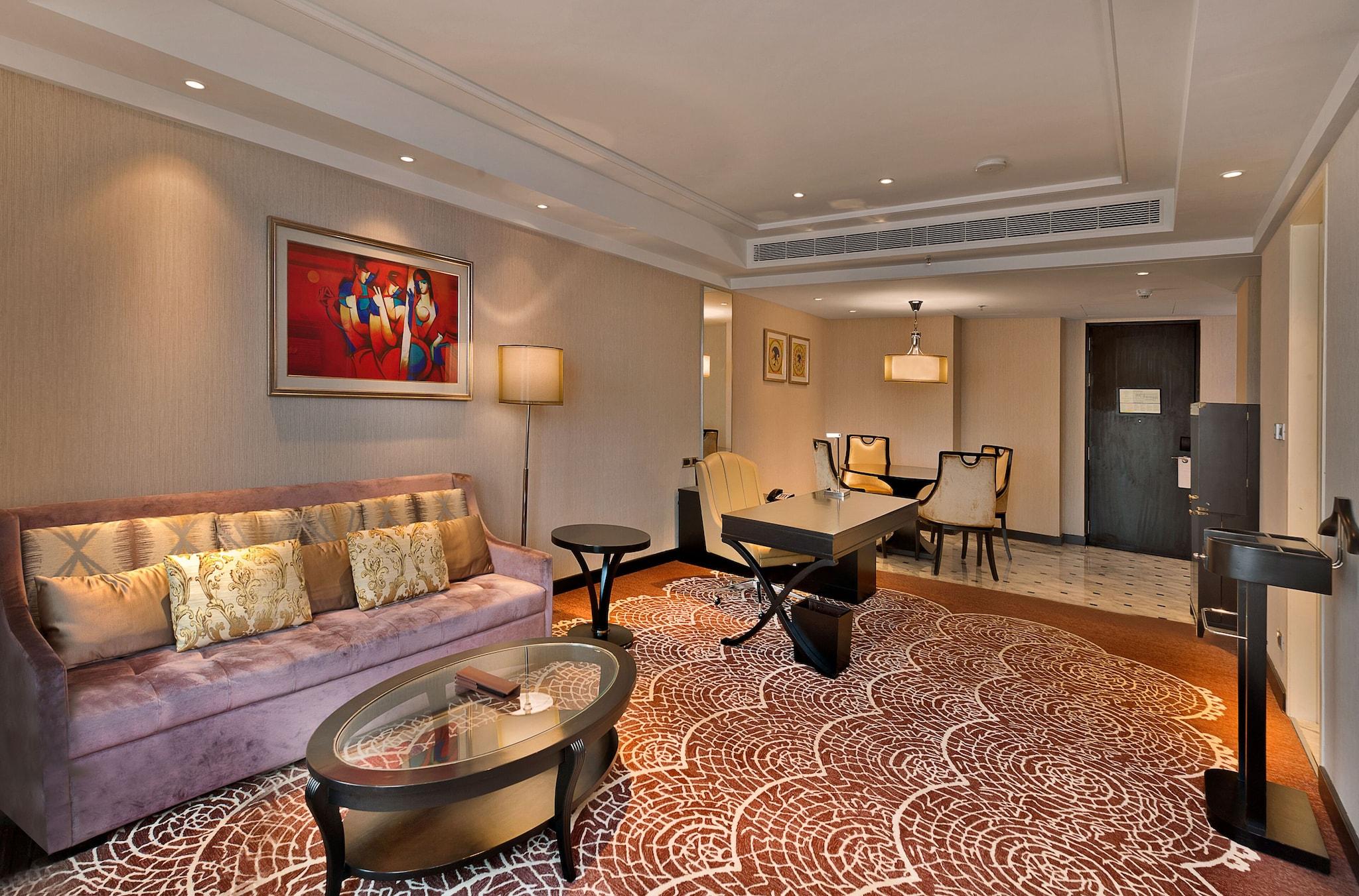 Suite Luxury City View