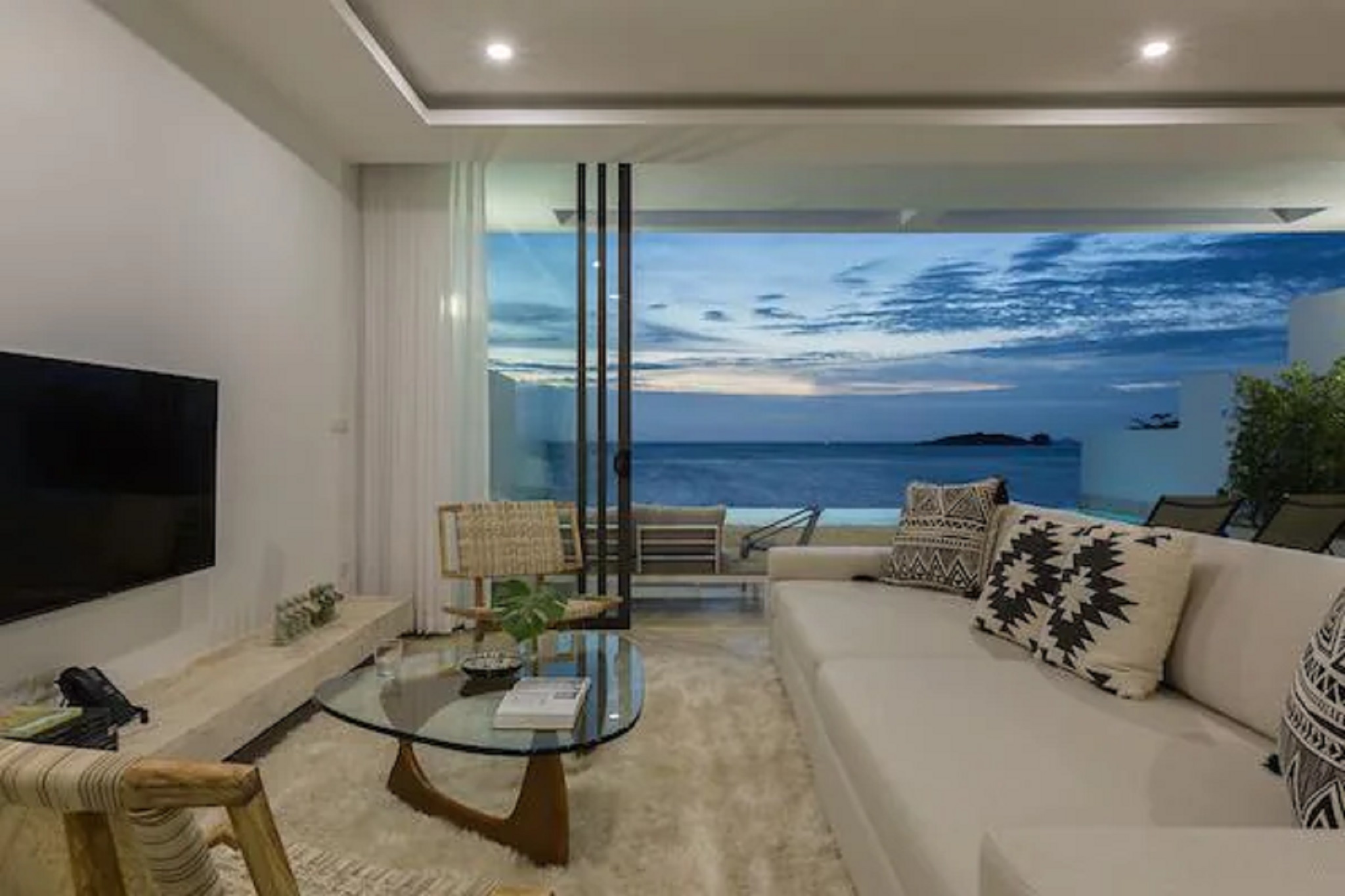 Suite Side Sea View Two Bedrooms