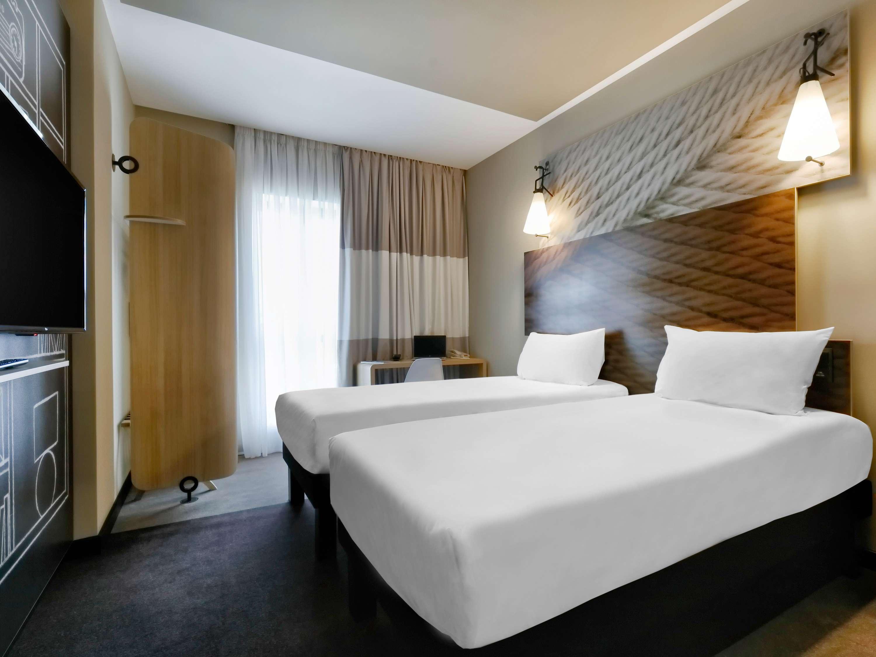 Double Superior Queen Bed