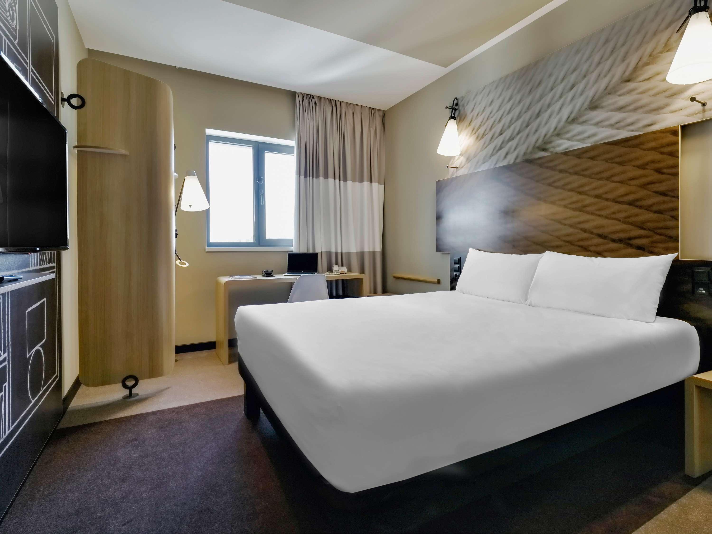 Double Superior Queen Bed