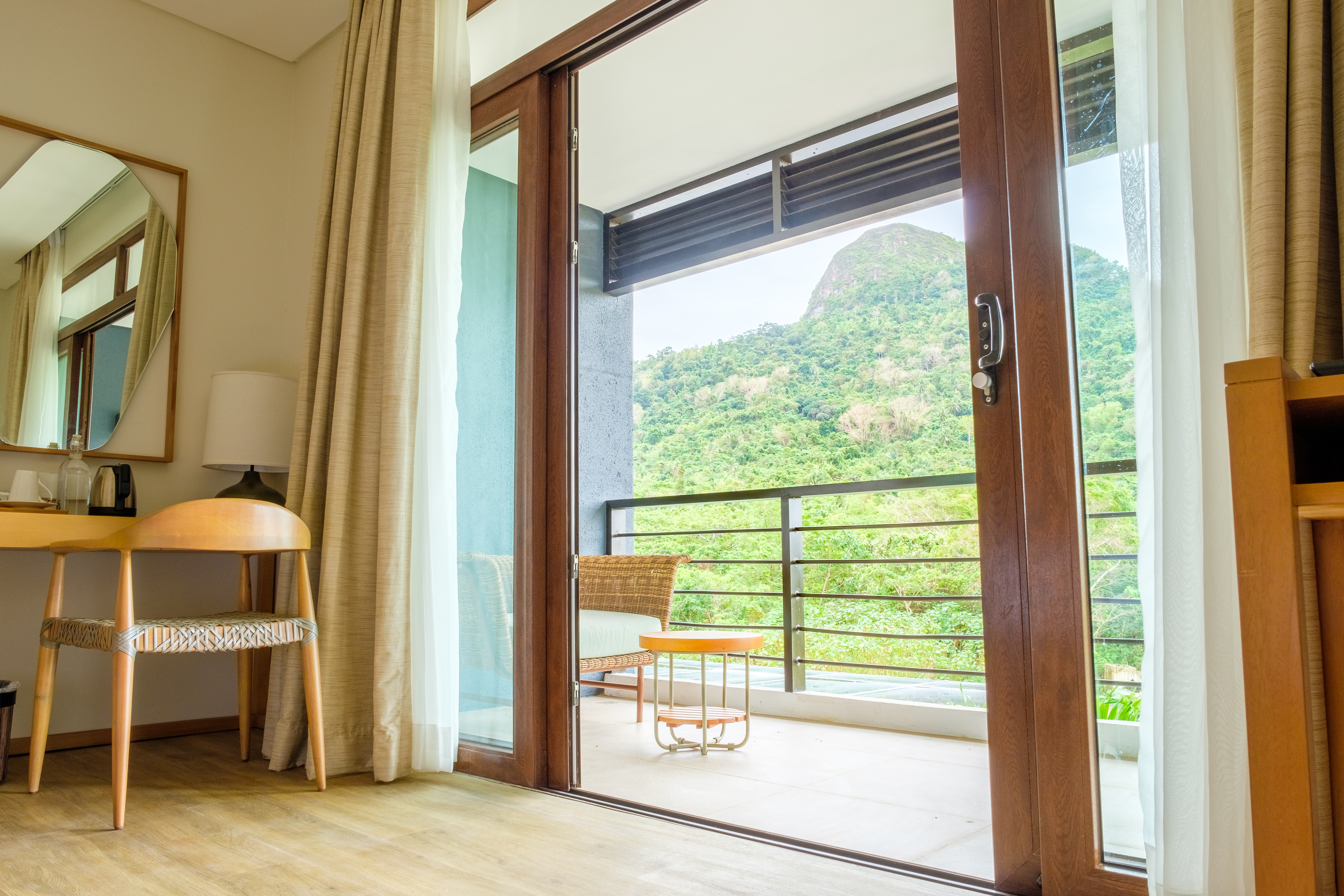 Double or Twin Deluxe Mountain View