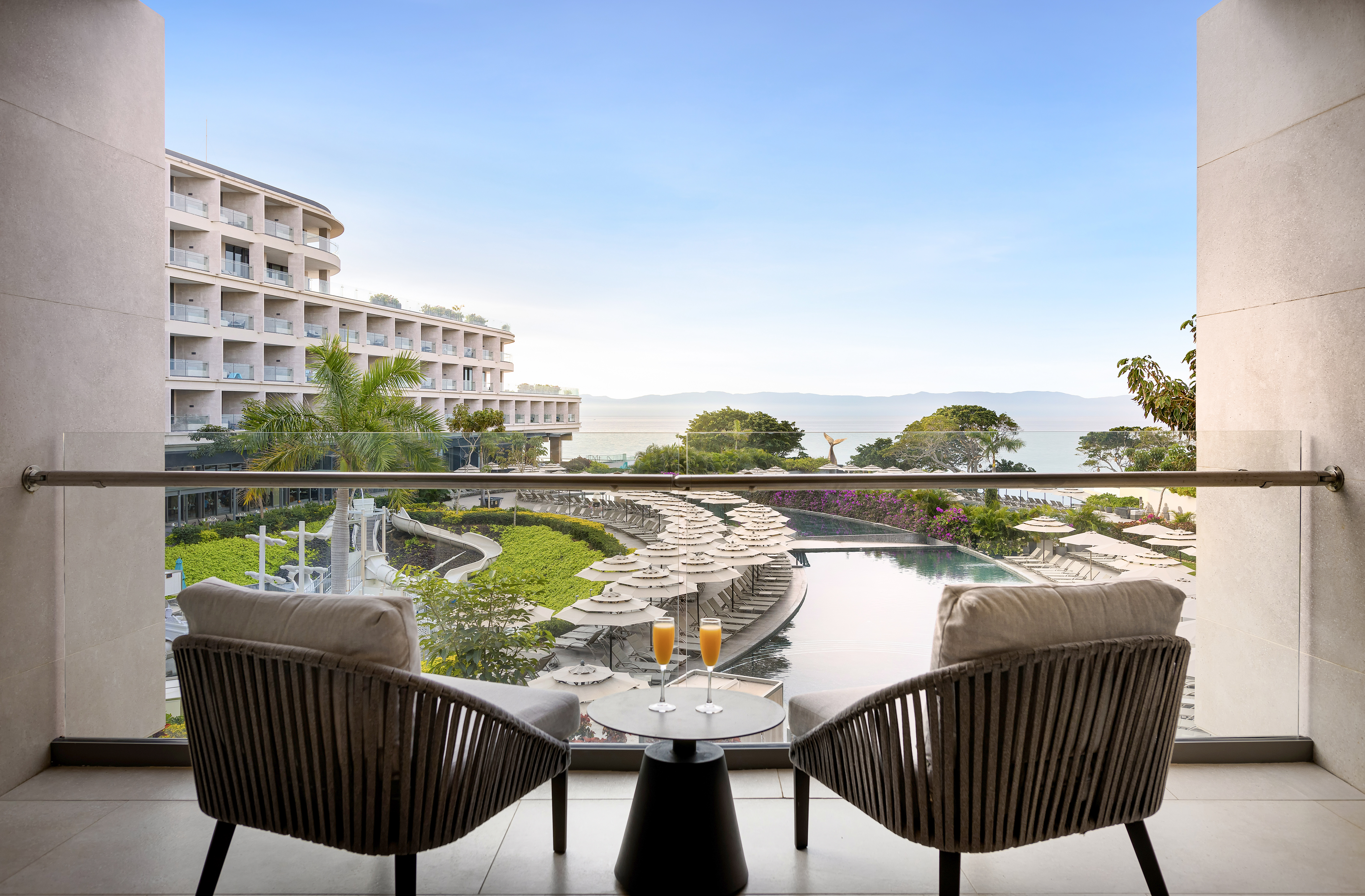 Junior Suite Ocean Front King Bed