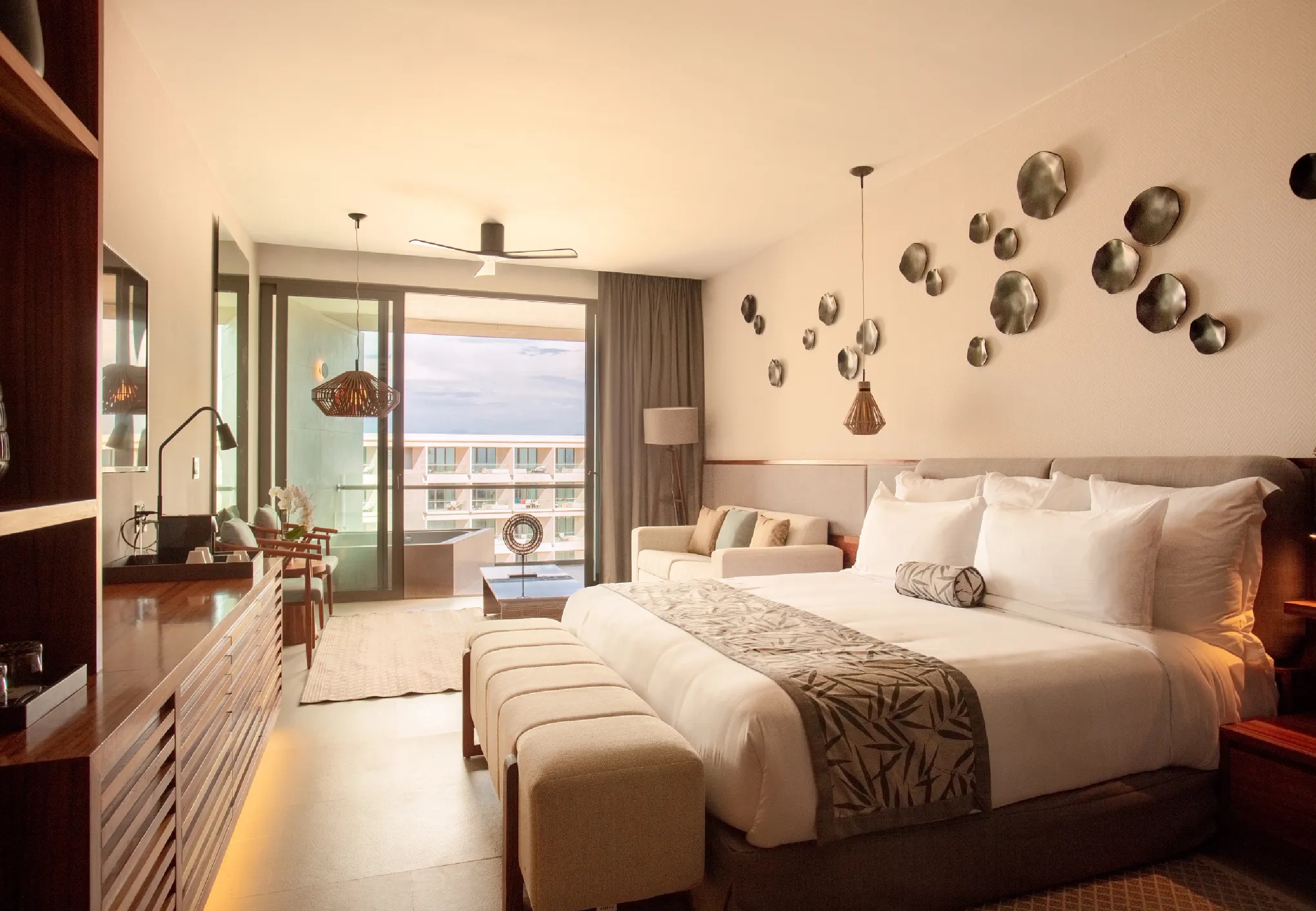 Suite Deluxe King Bed