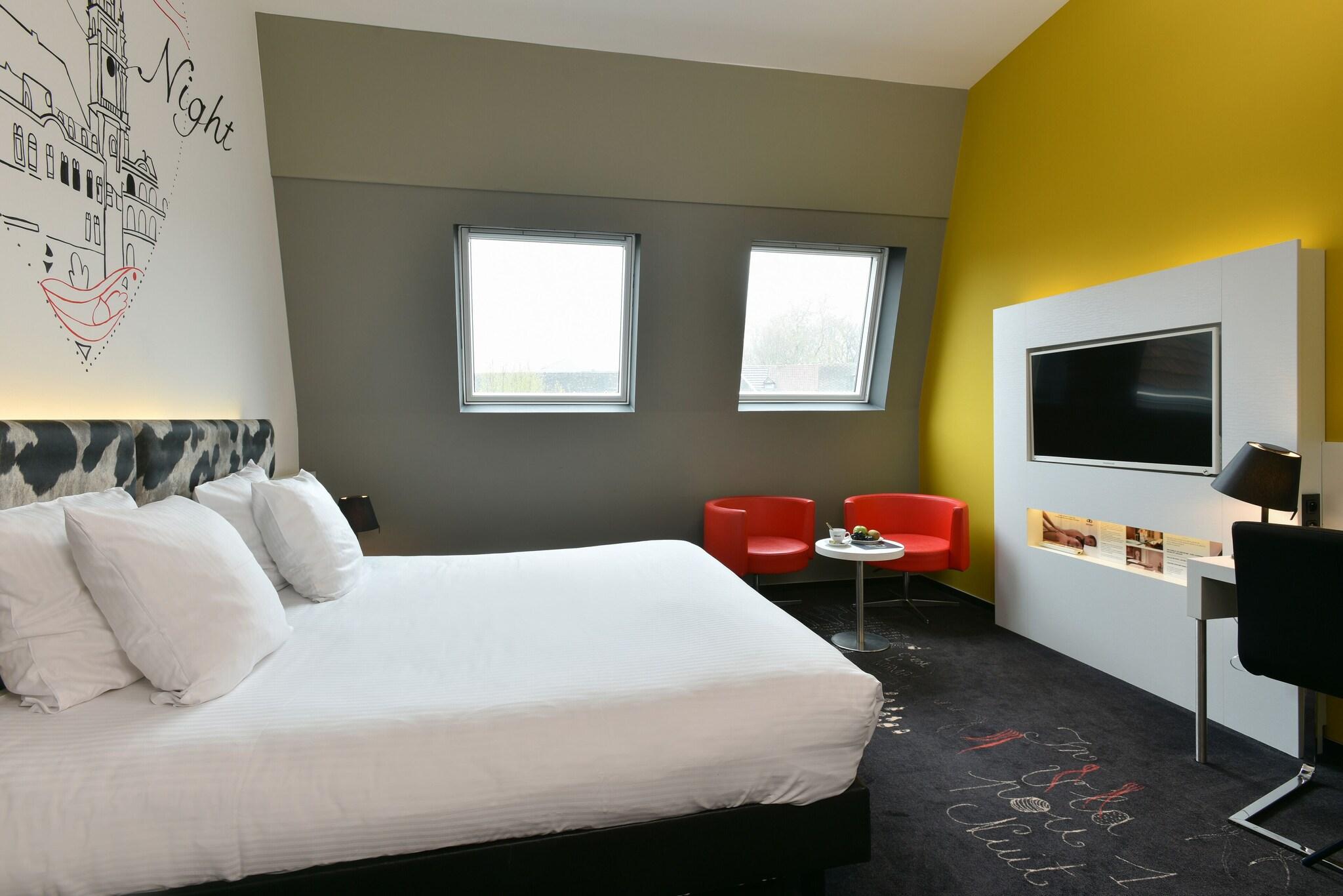 Double Queen Size Bed