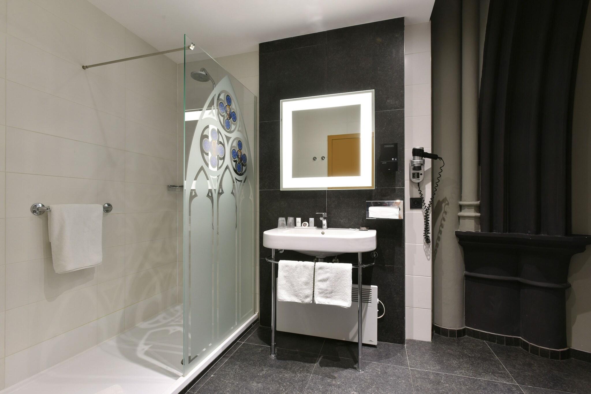 Double Deluxe Queen Bed