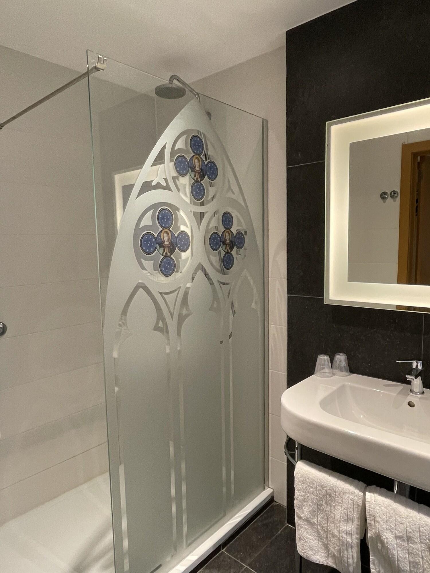 Double Executive Queen Bed