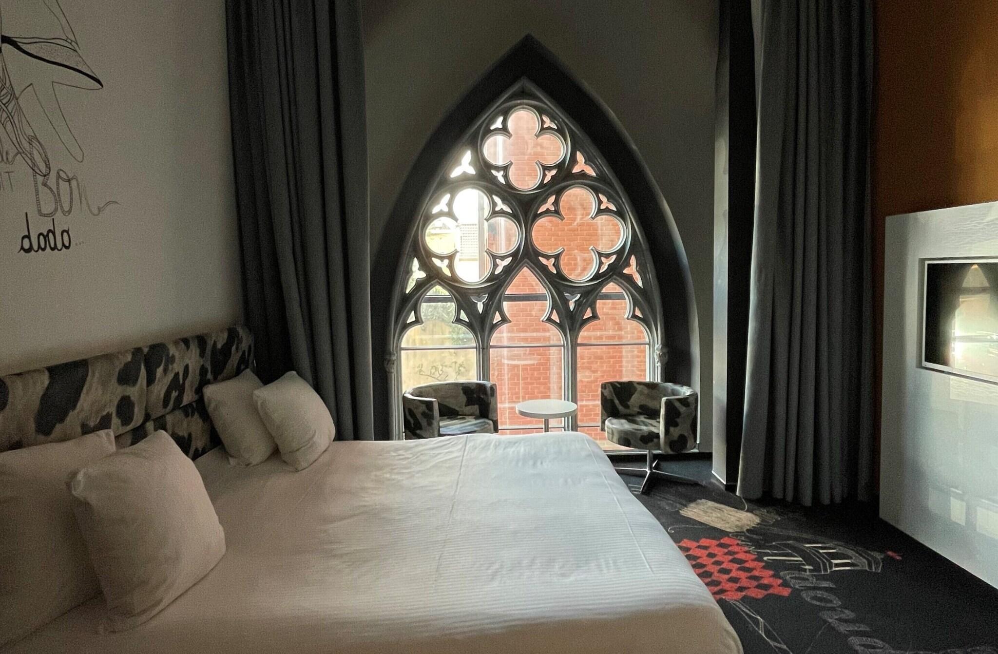 Double Executive Queen Bed