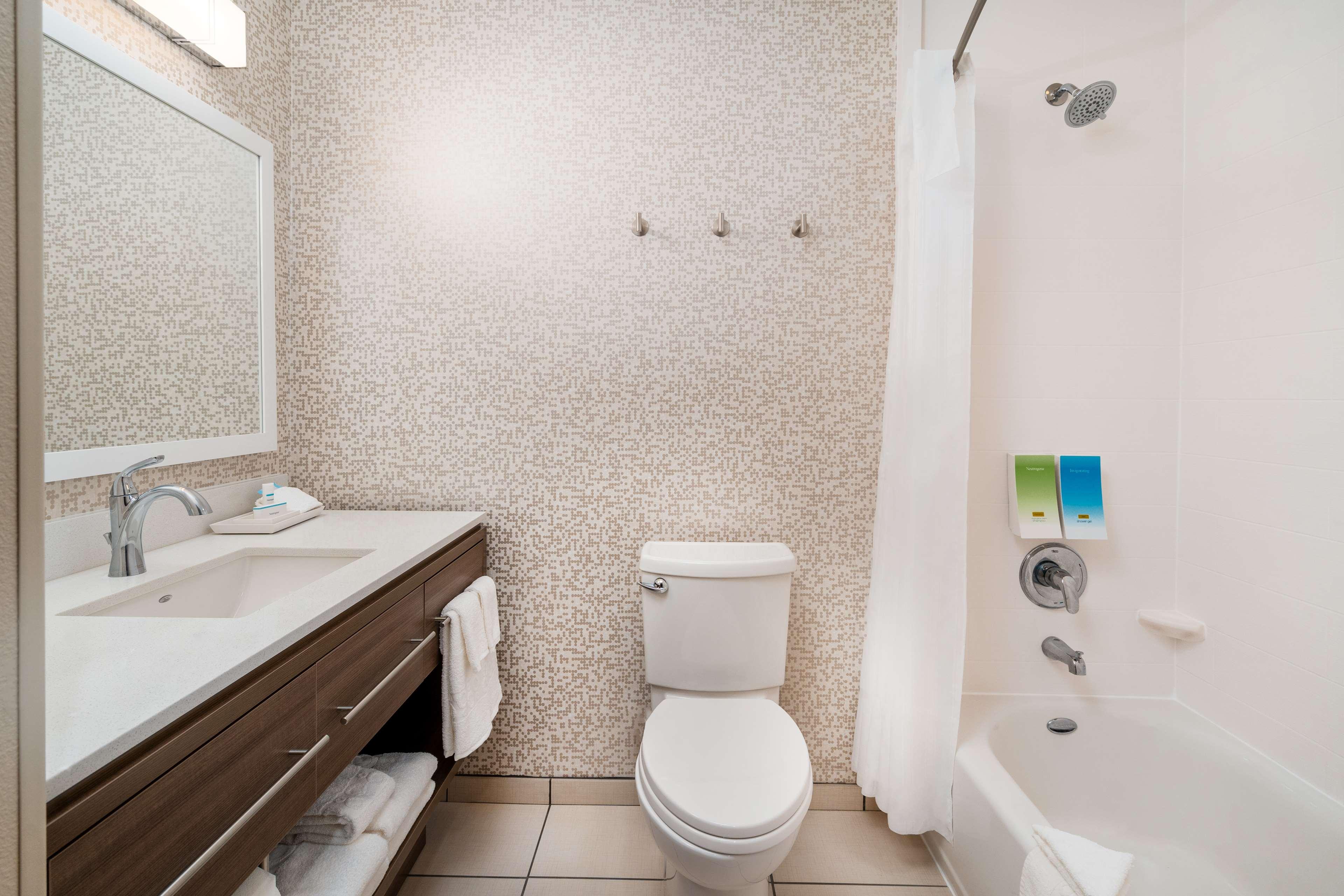 Studio Two Queen Beds Non Smoking