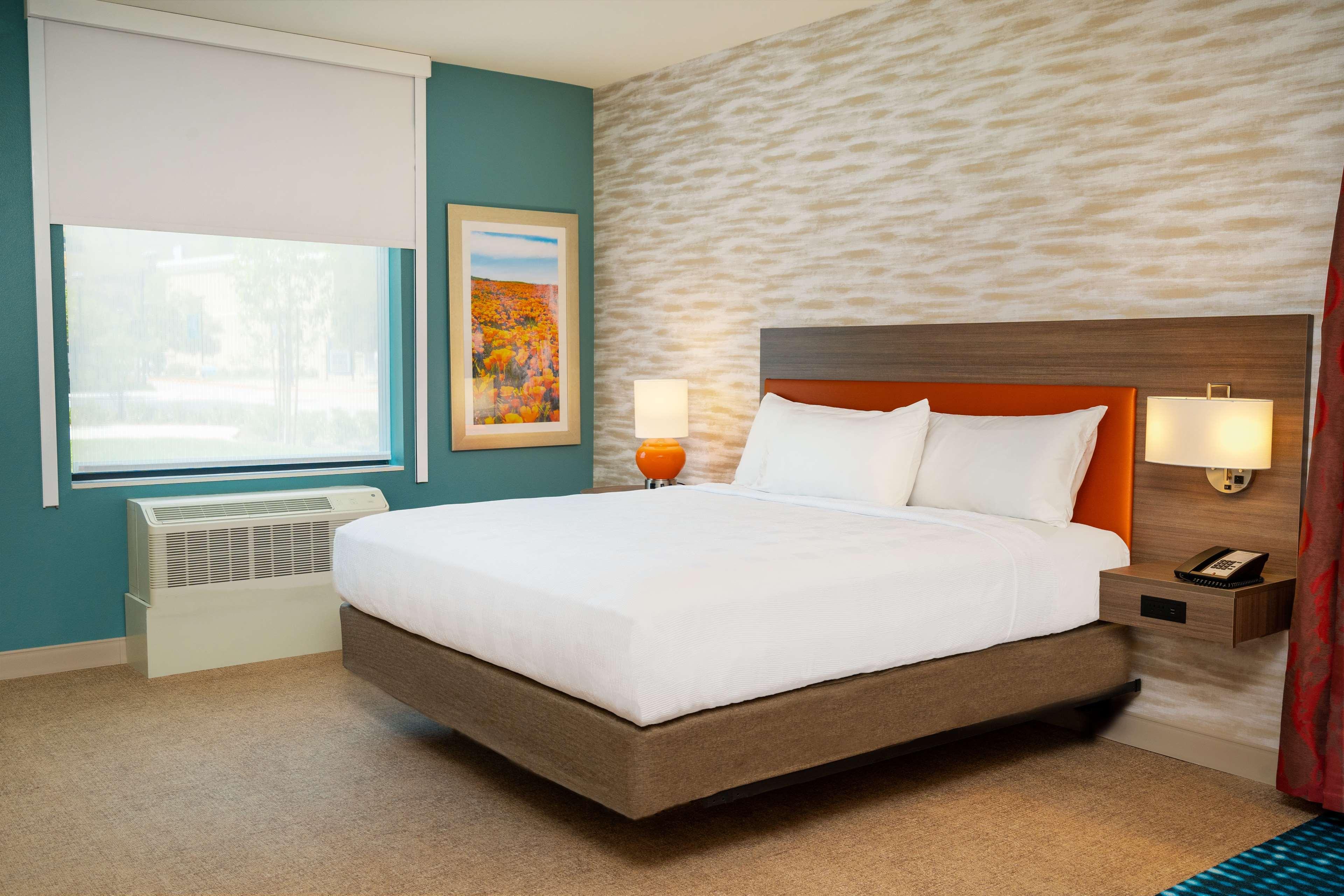 Suite Accessible King Size Bed