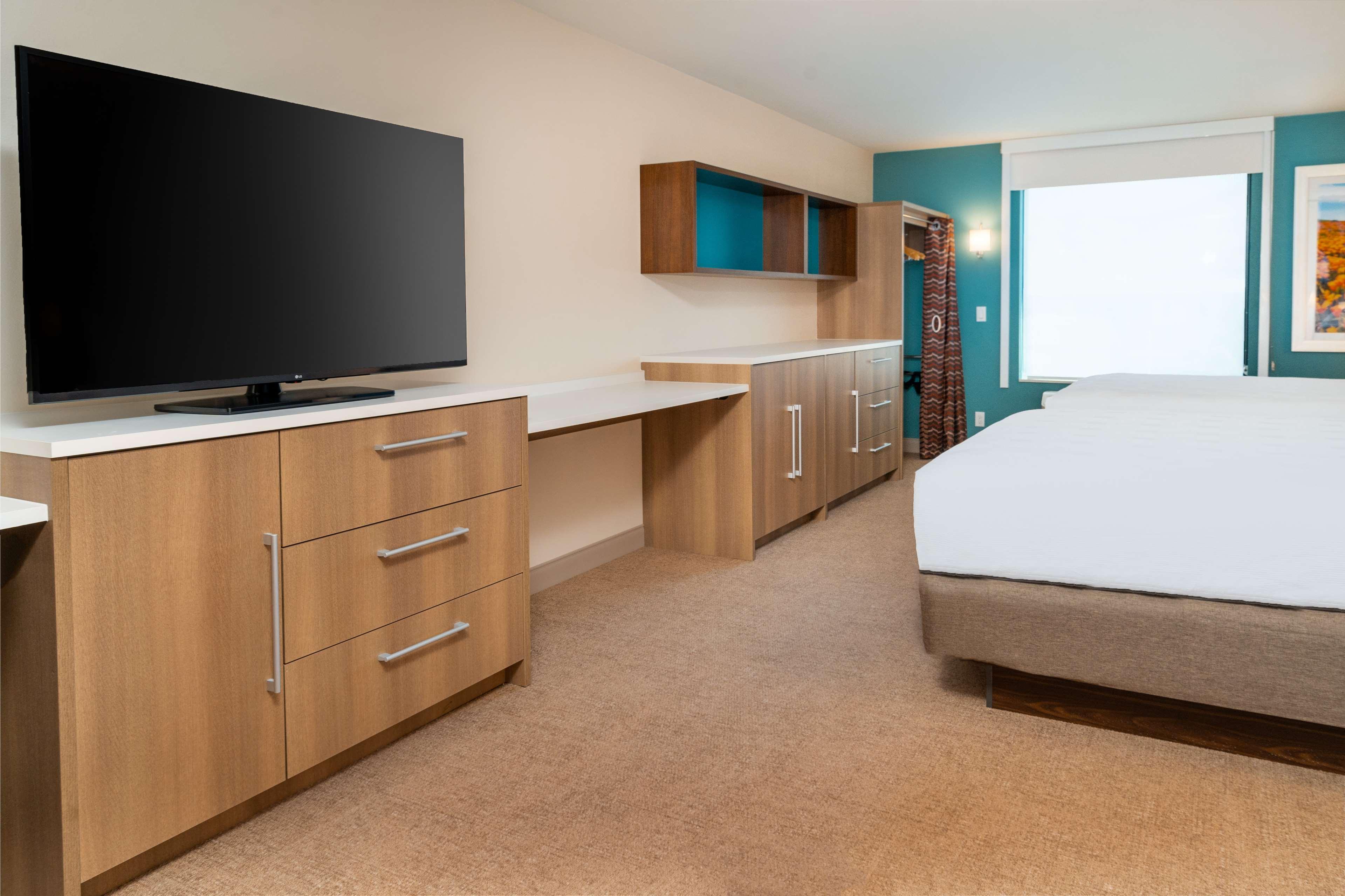 Studio Two Queen Beds