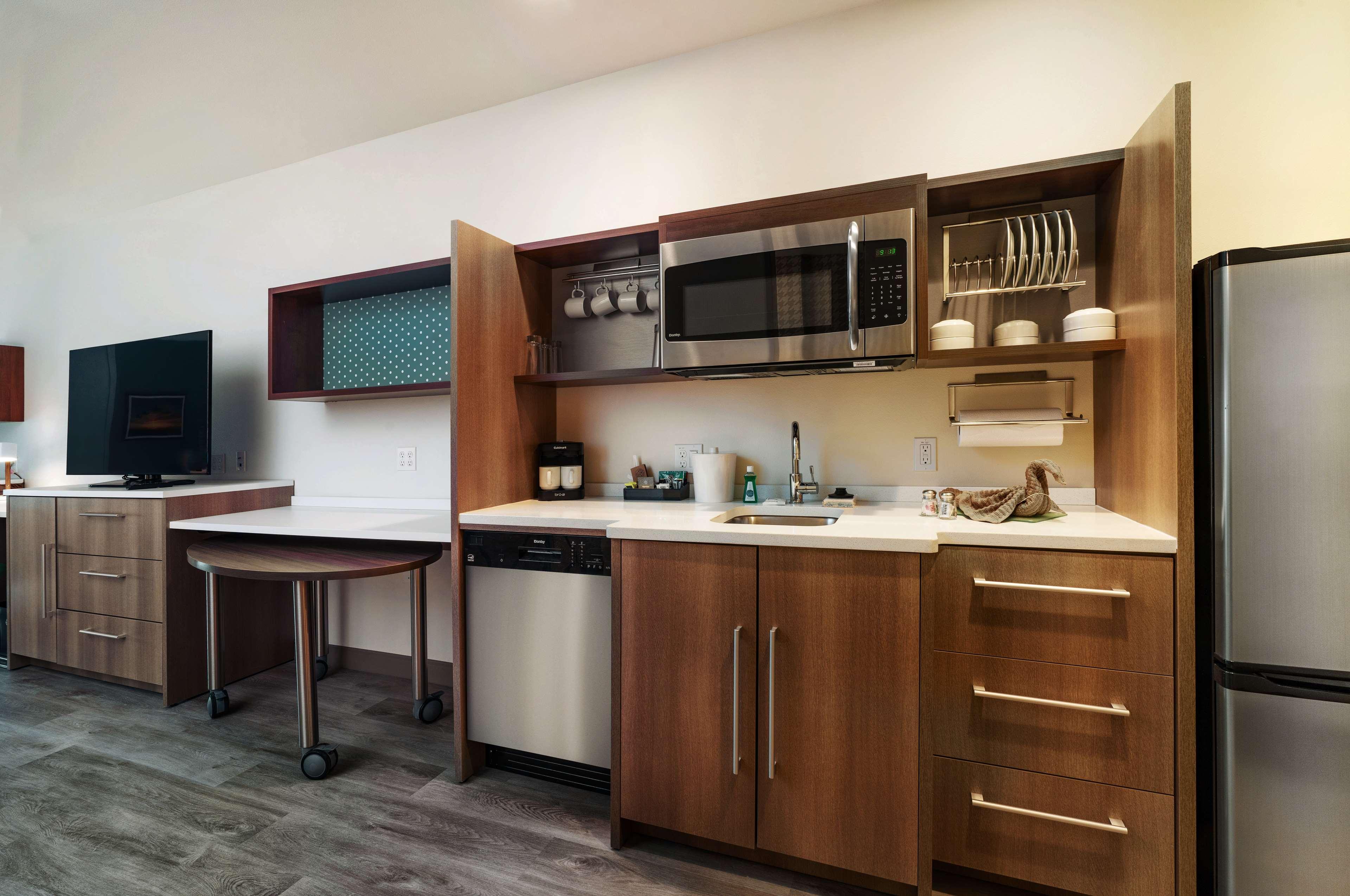 Studio Two Queen Beds Non Smoking